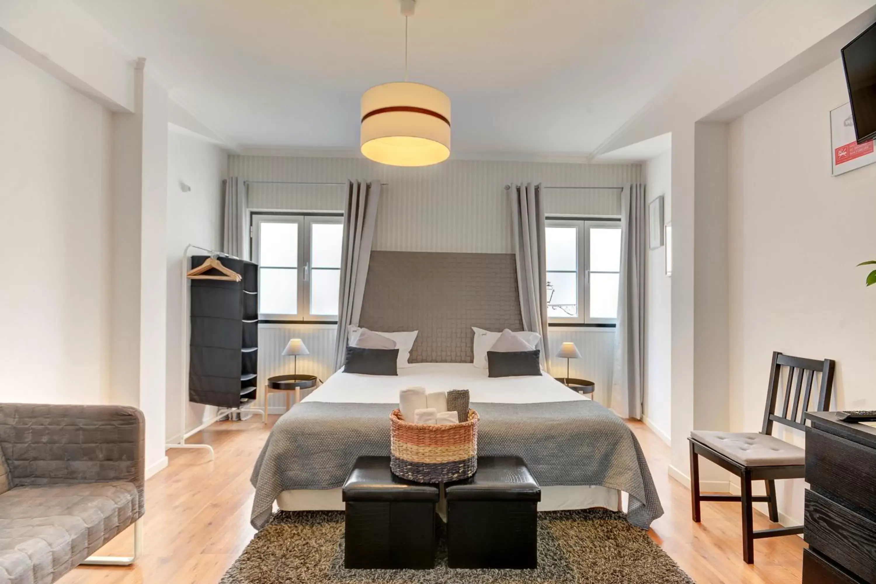 Double or Twin Room with Shared Bathroom in Inn Bairro Alto BA Sweet Double or Twin Room with Shared Bathroom in Inn Bairro Alto BA Sweet