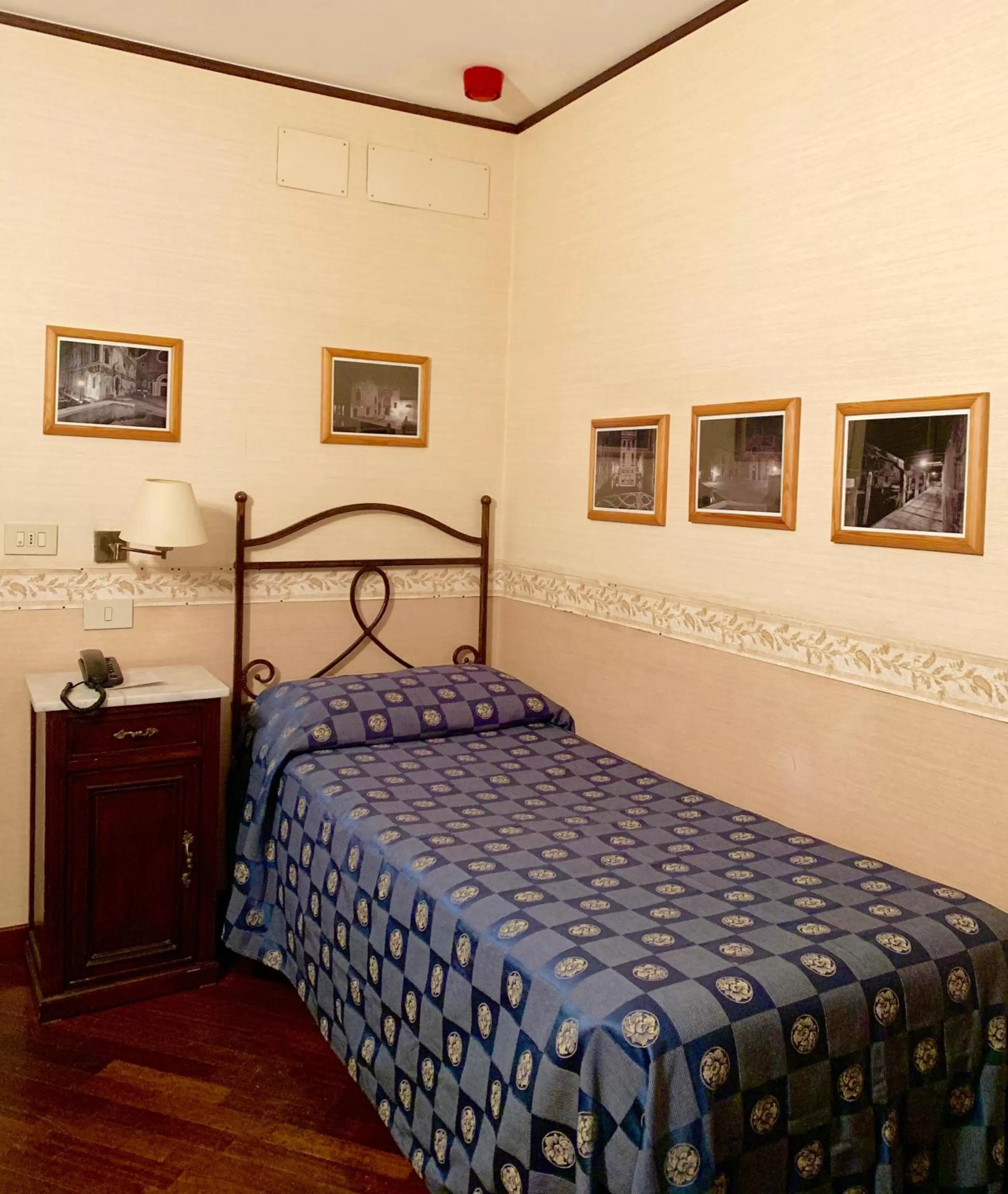 Bed in Hotel La Calcina