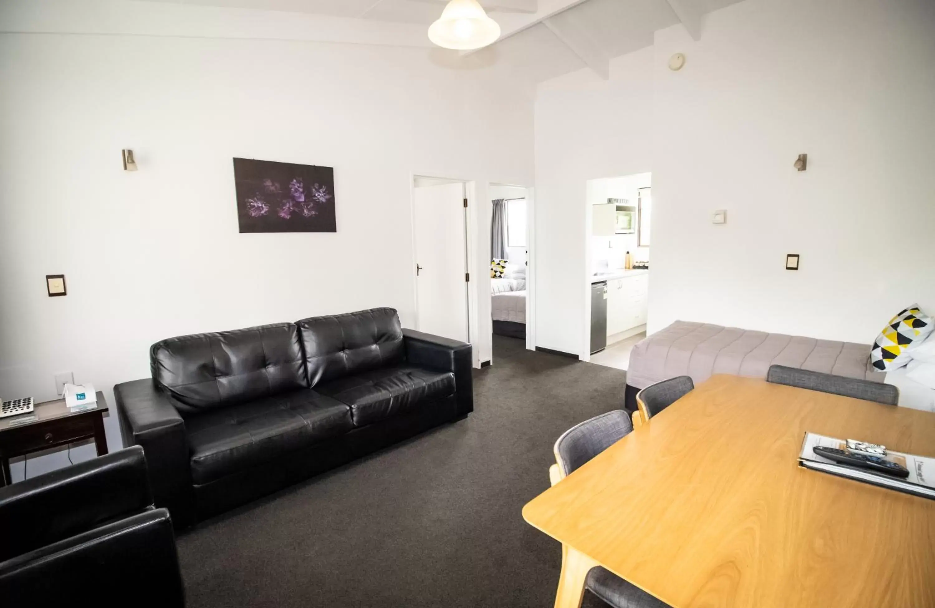 Two-Bedroom Apartment in Colonial Lodge Motel Two-Bedroom Apartment in Colonial Lodge Motel