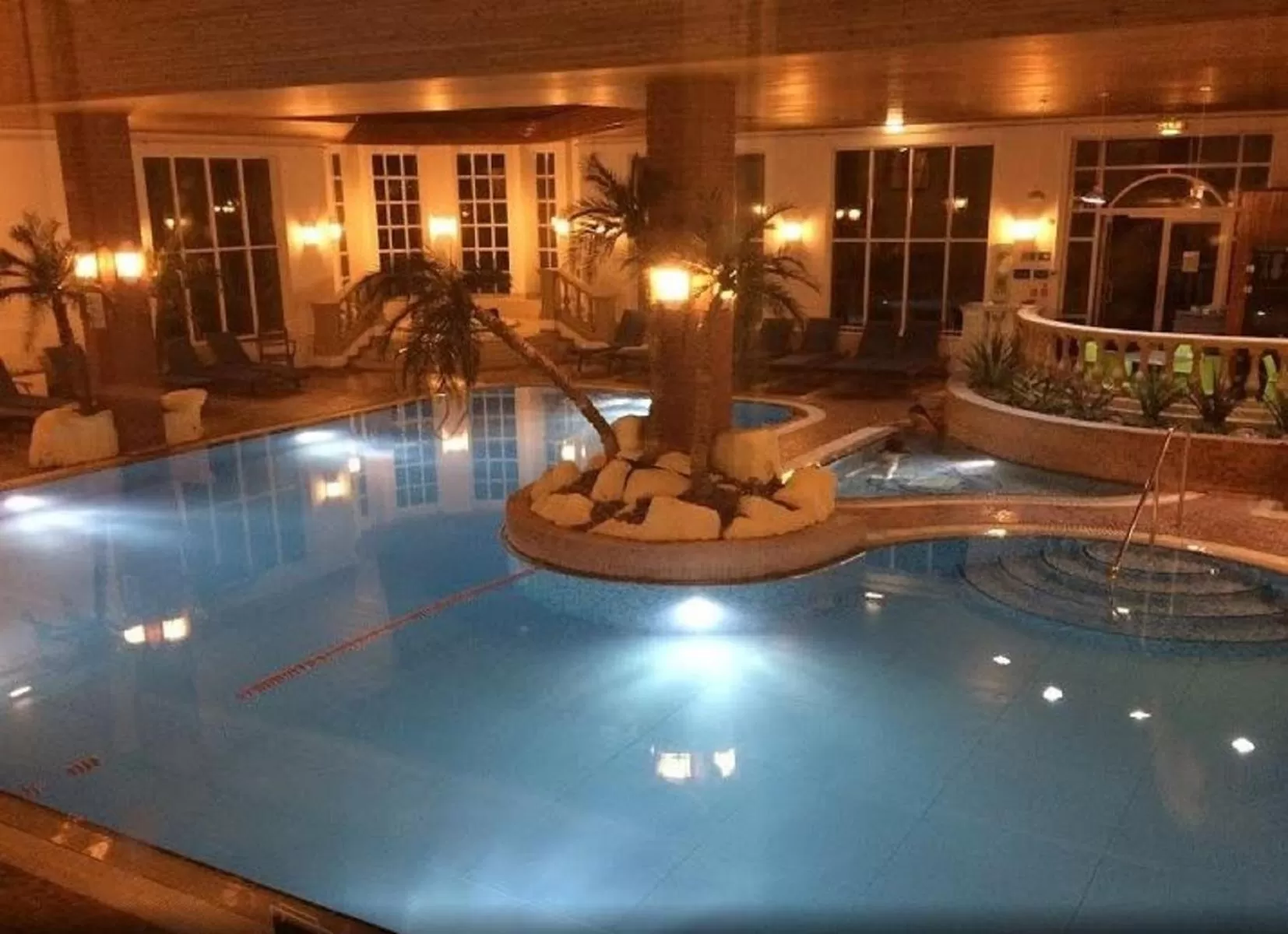 Swimming pool in Sprowston Manor Hotel, Spa & Golf