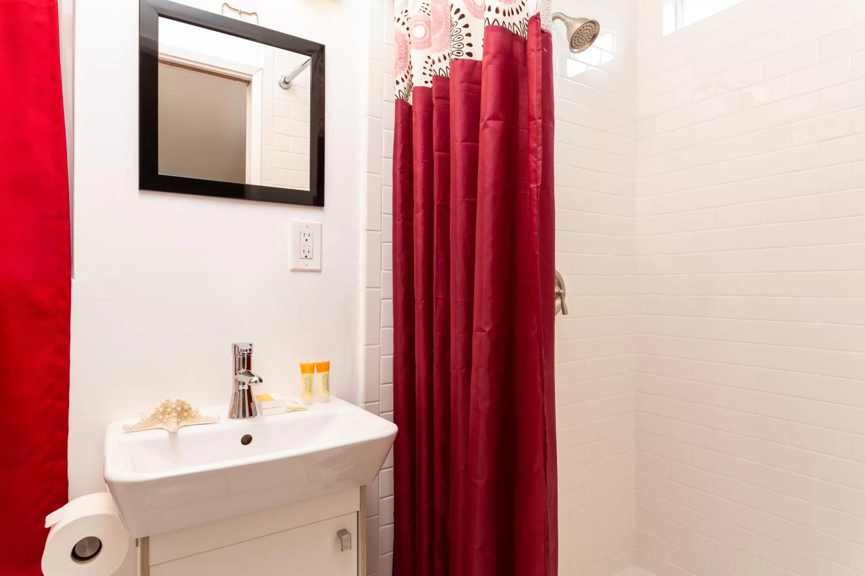 Bathroom in The Sea View Inn At The Beach
