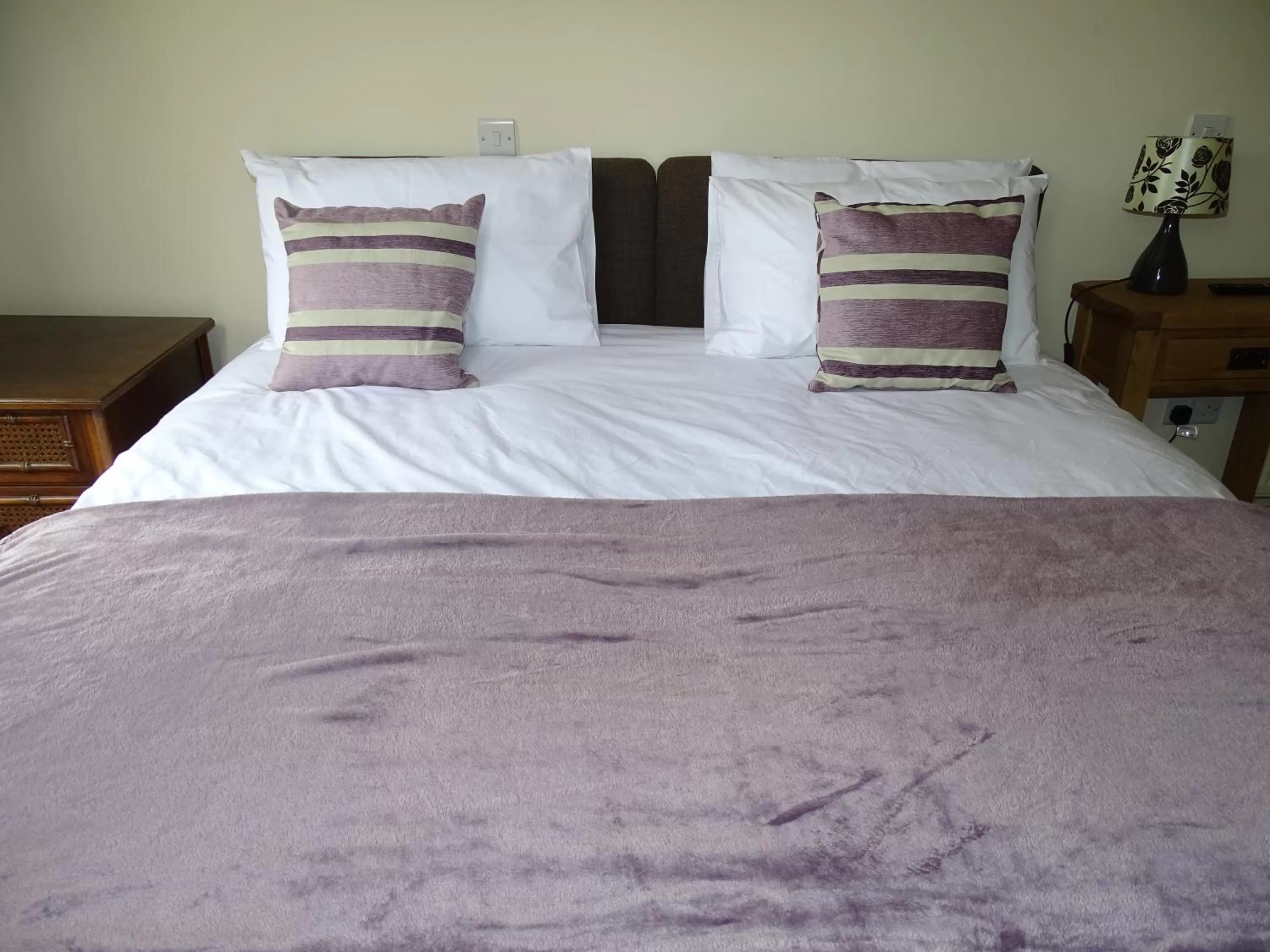 Bed in Ellesmere Hotel