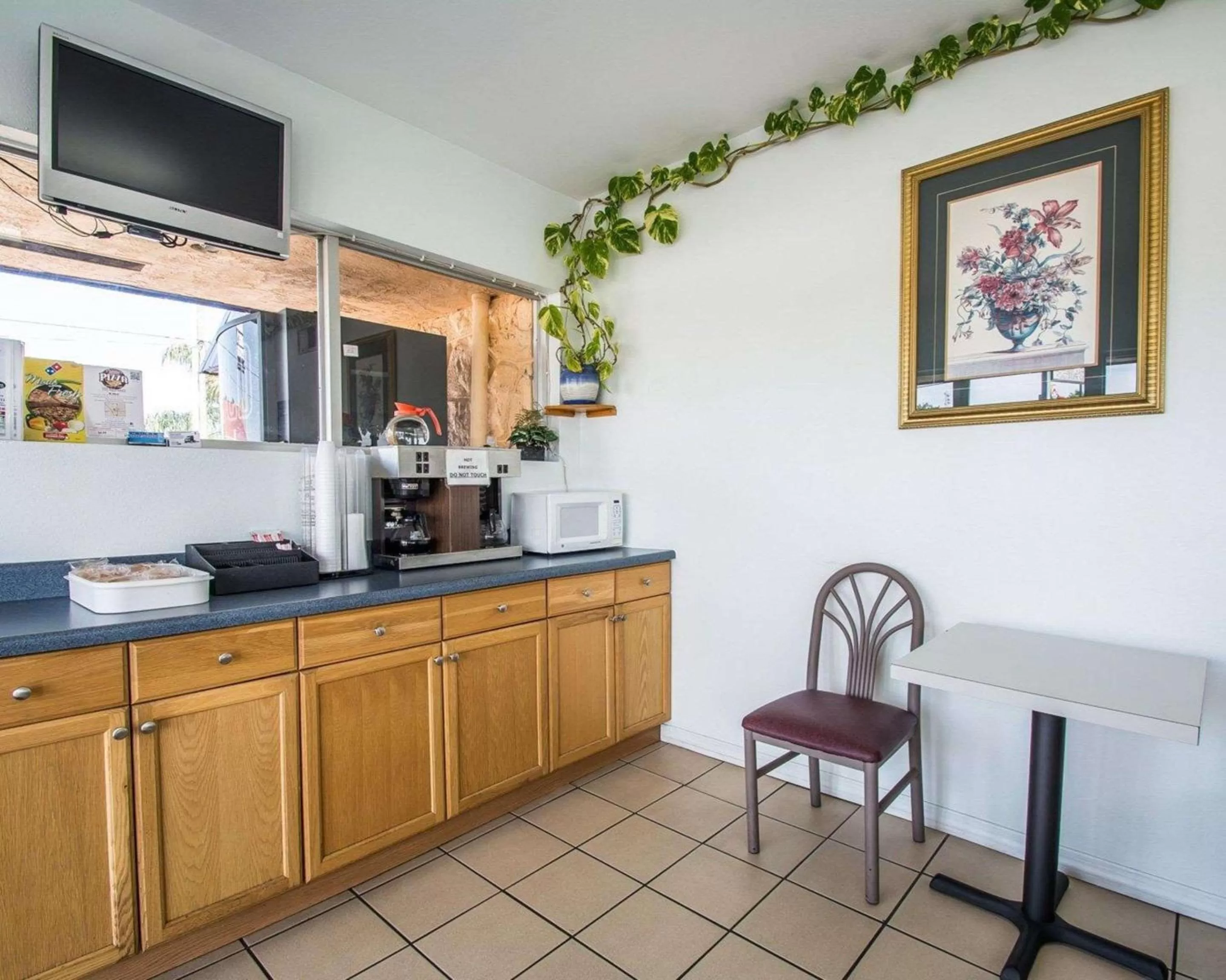 Restaurant/places to eat in Rodeway Inn Fort Pierce I-95