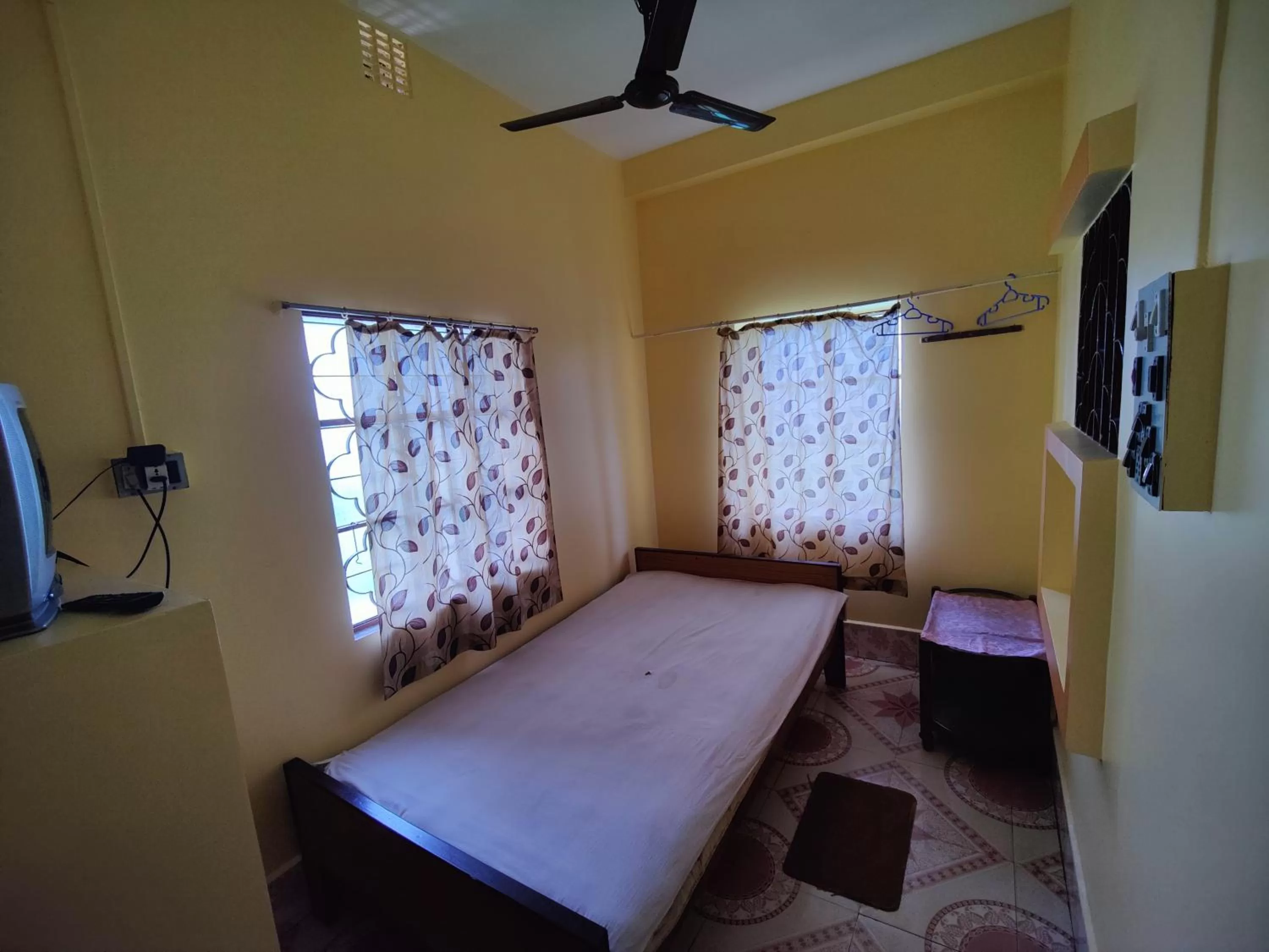Photo of the whole room, Bed in Monalisa Lodge