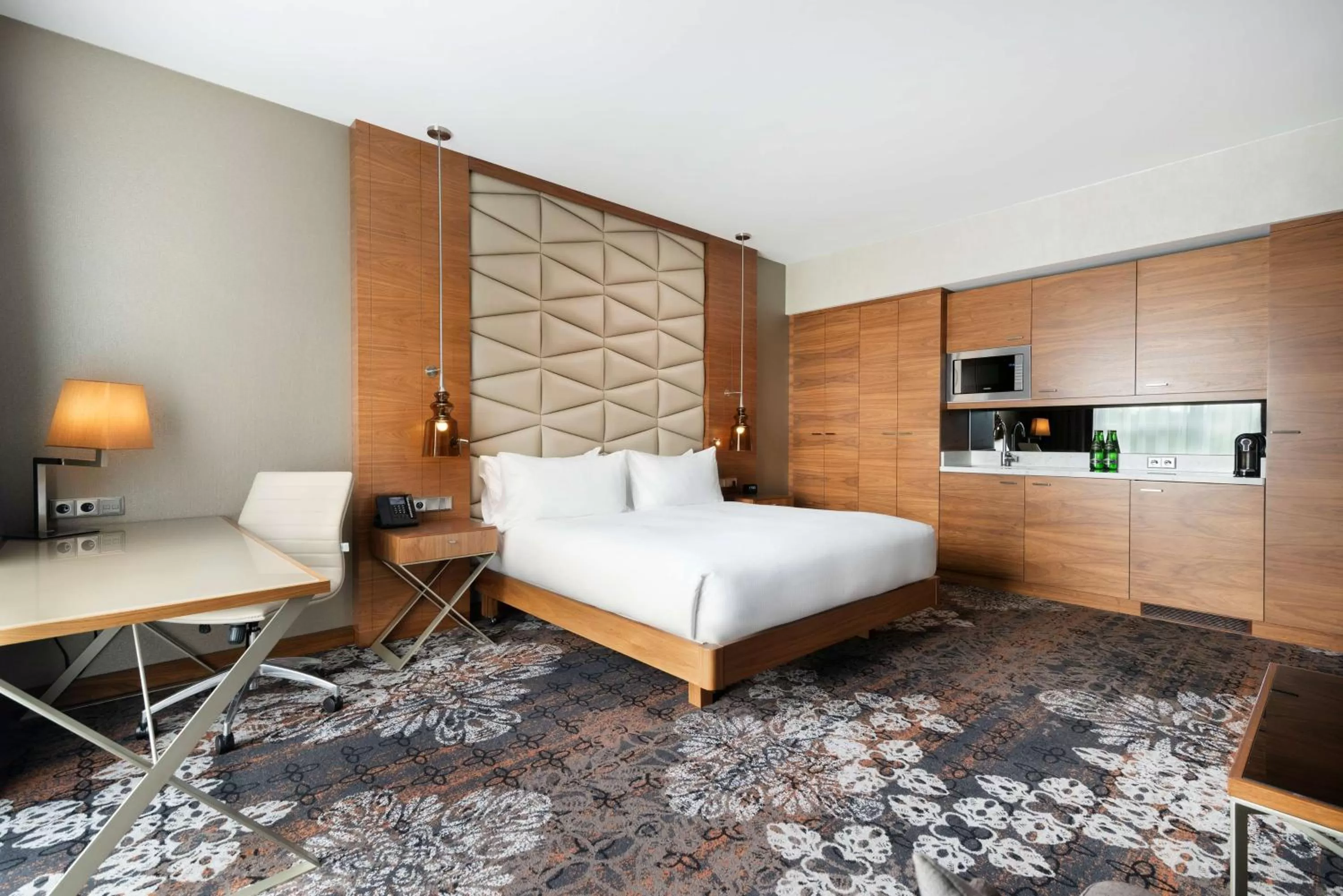 Bed in DoubleTree by Hilton Krakow Hotel & Convention Center