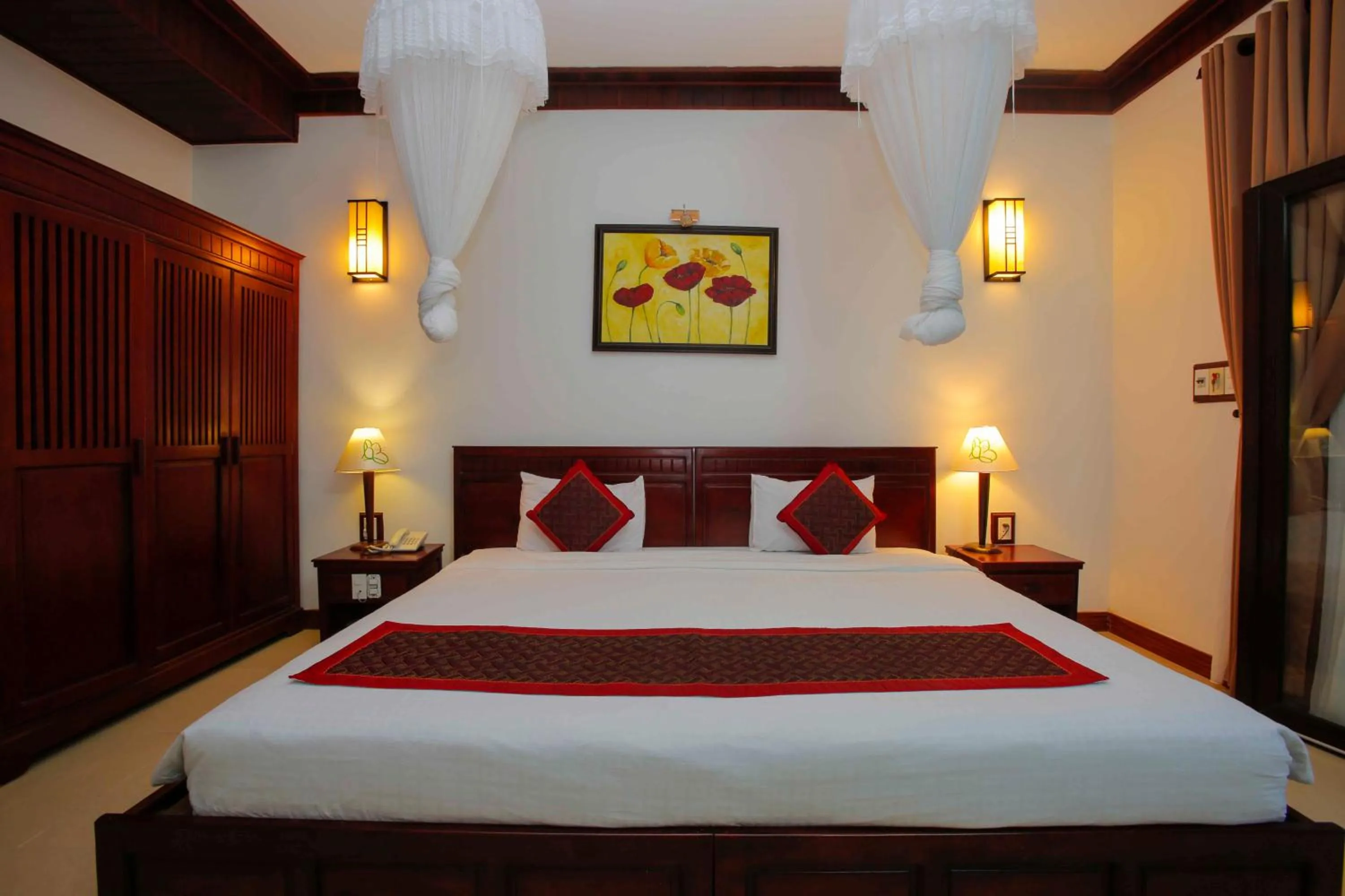 Pool view, Bed in Hoi An Garden Villas