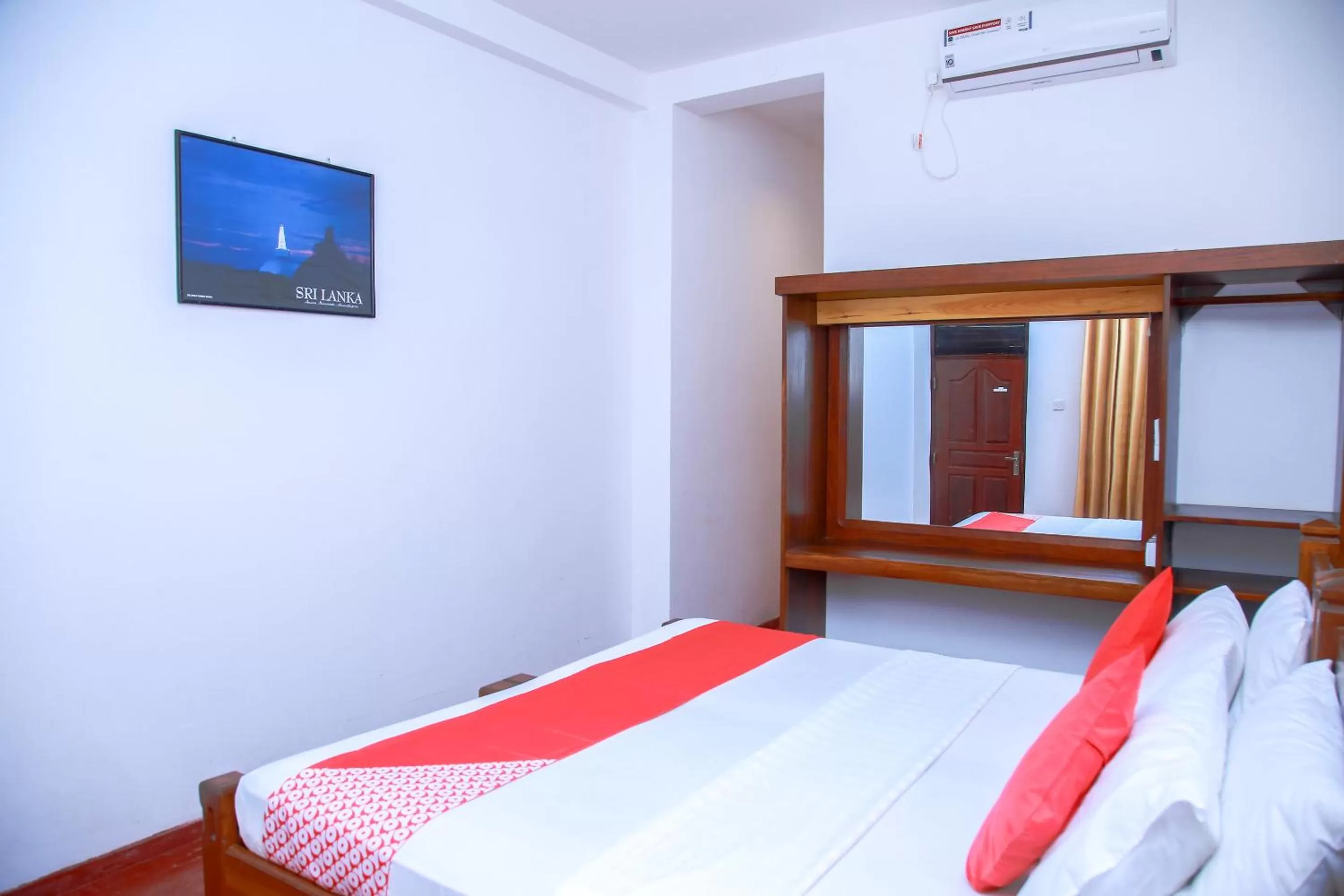 Photo of the whole room, Bed in Surf Sea Breeze