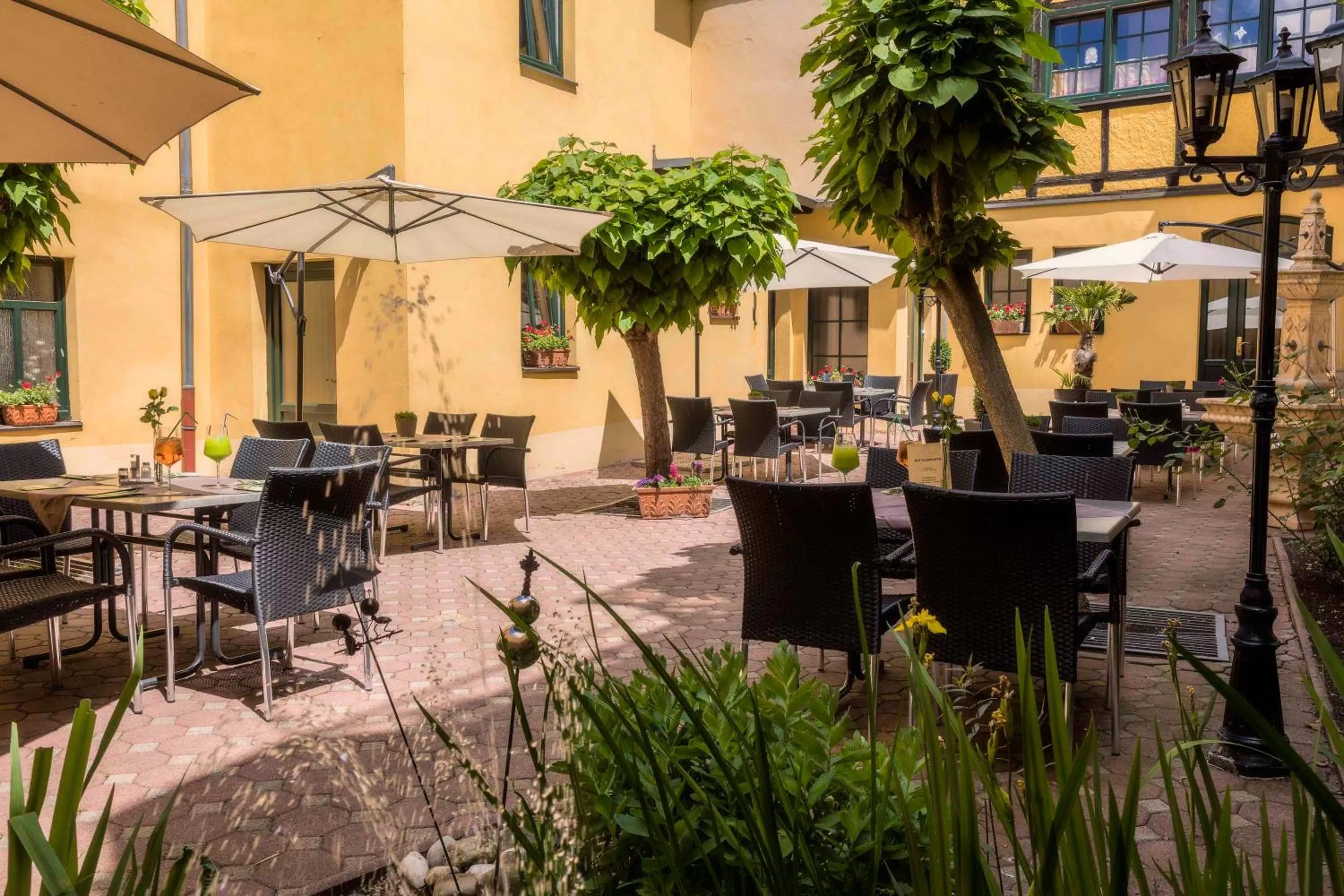 Property building in "Zur Altstadt - Am Fuße der Osterburg" Gaststätte, Pension, FEWO