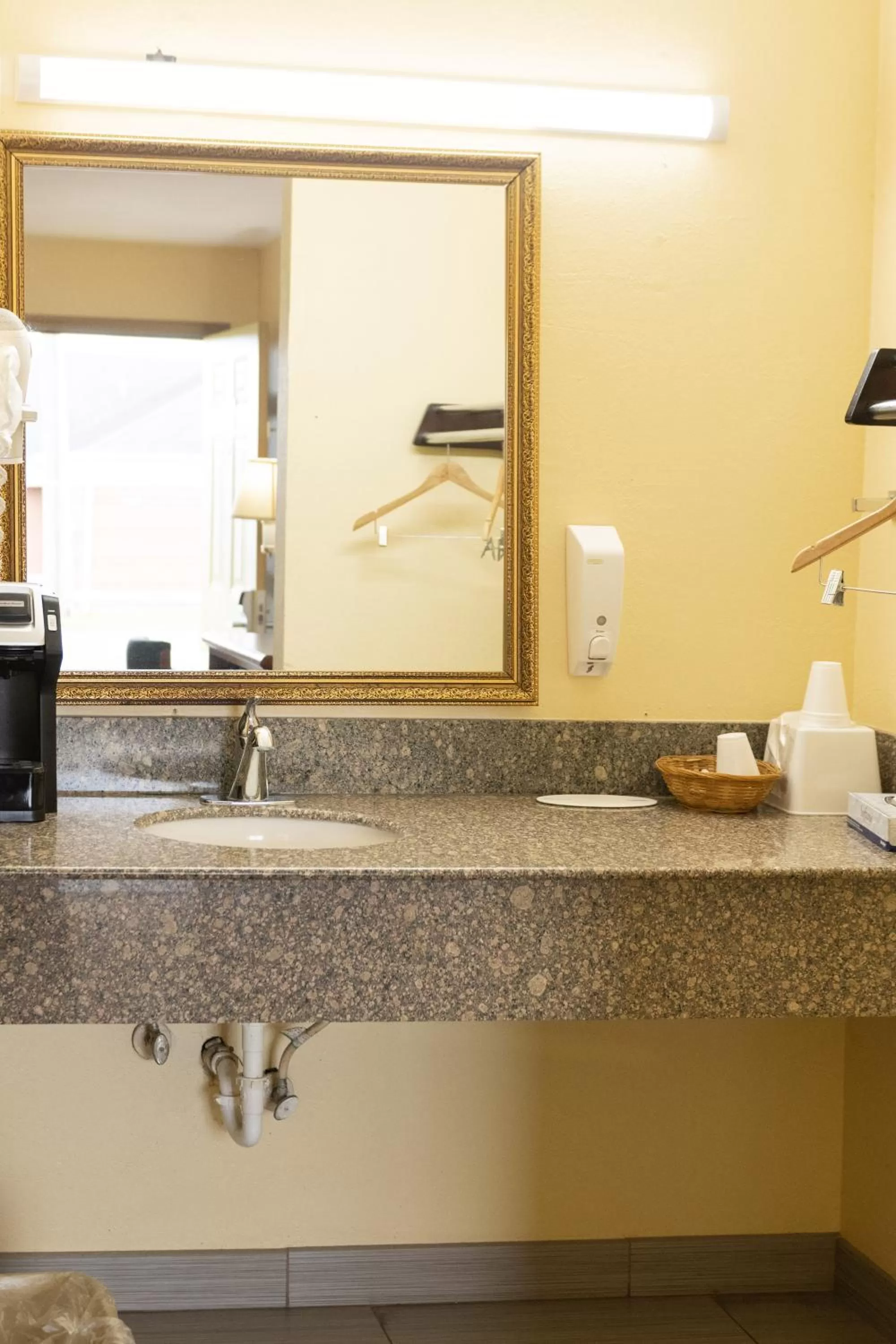 Bathroom in Morrilton Inn