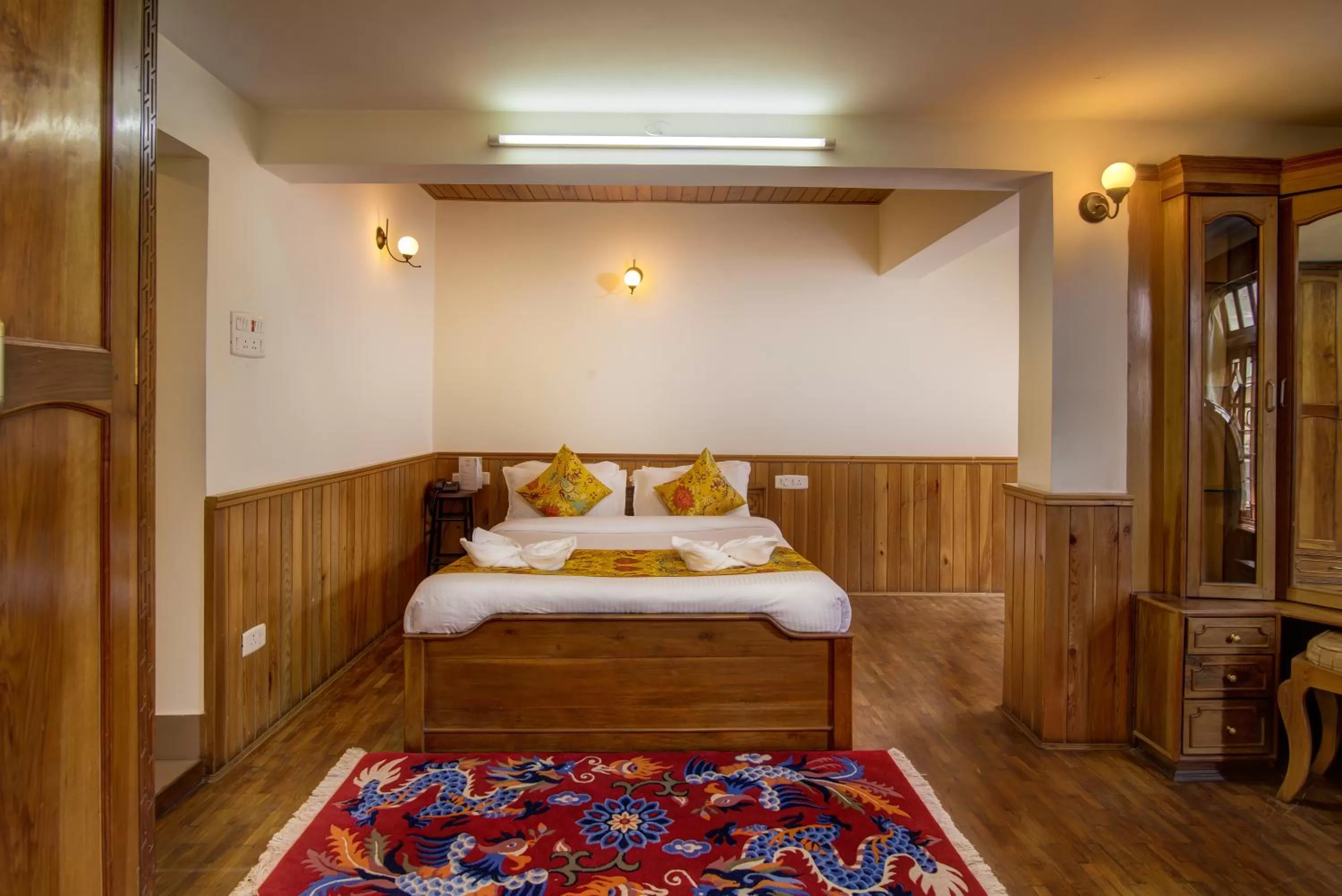 Bedroom, Bed in Muscatel Yavachi - 400 Mts from MG Marg