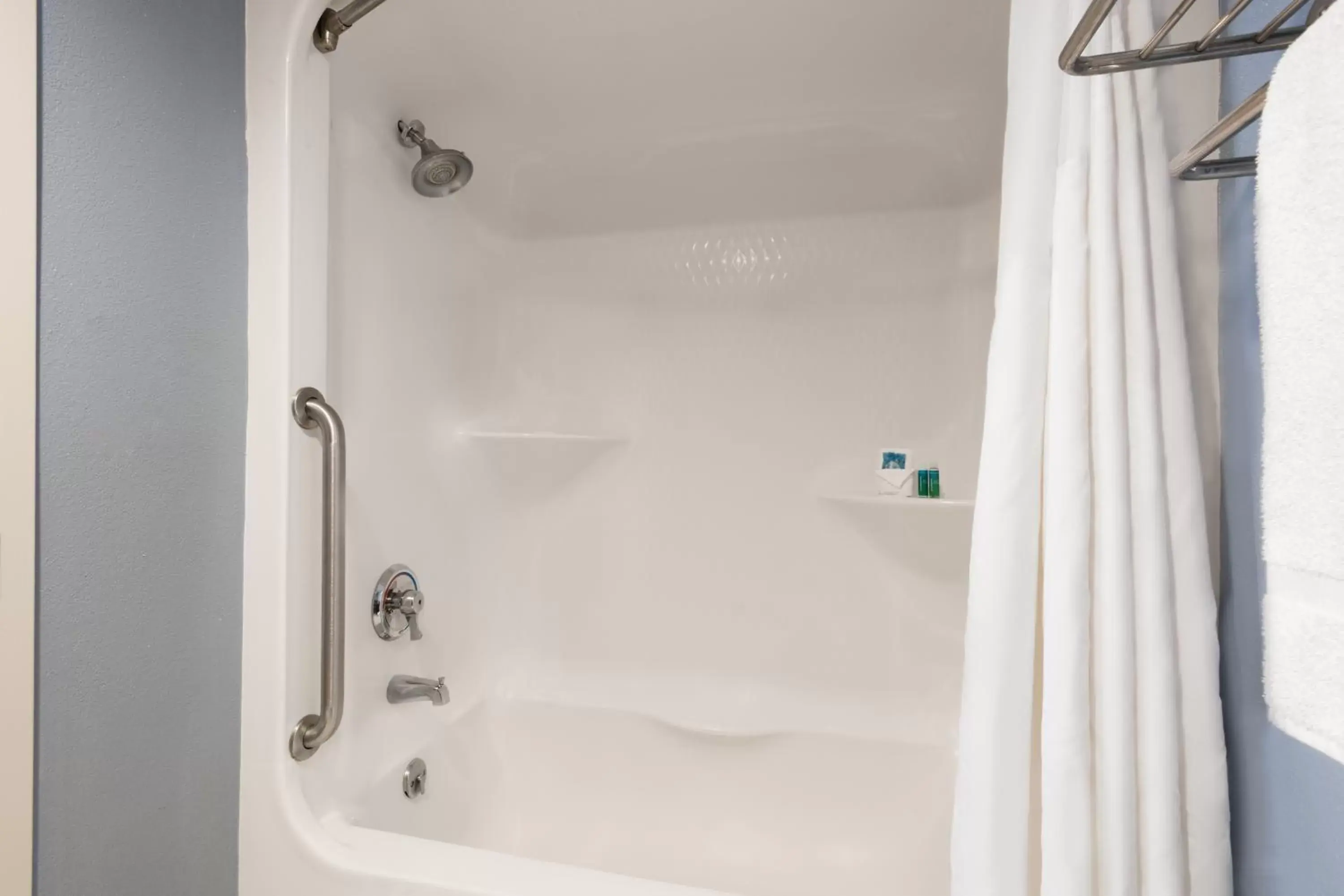 Standard Queen Room with Two Queen Beds in Holiday Inn Express Cambridge by IHG Standard Queen Room with Two Queen Beds in Holiday Inn Express Cambridge by IHG