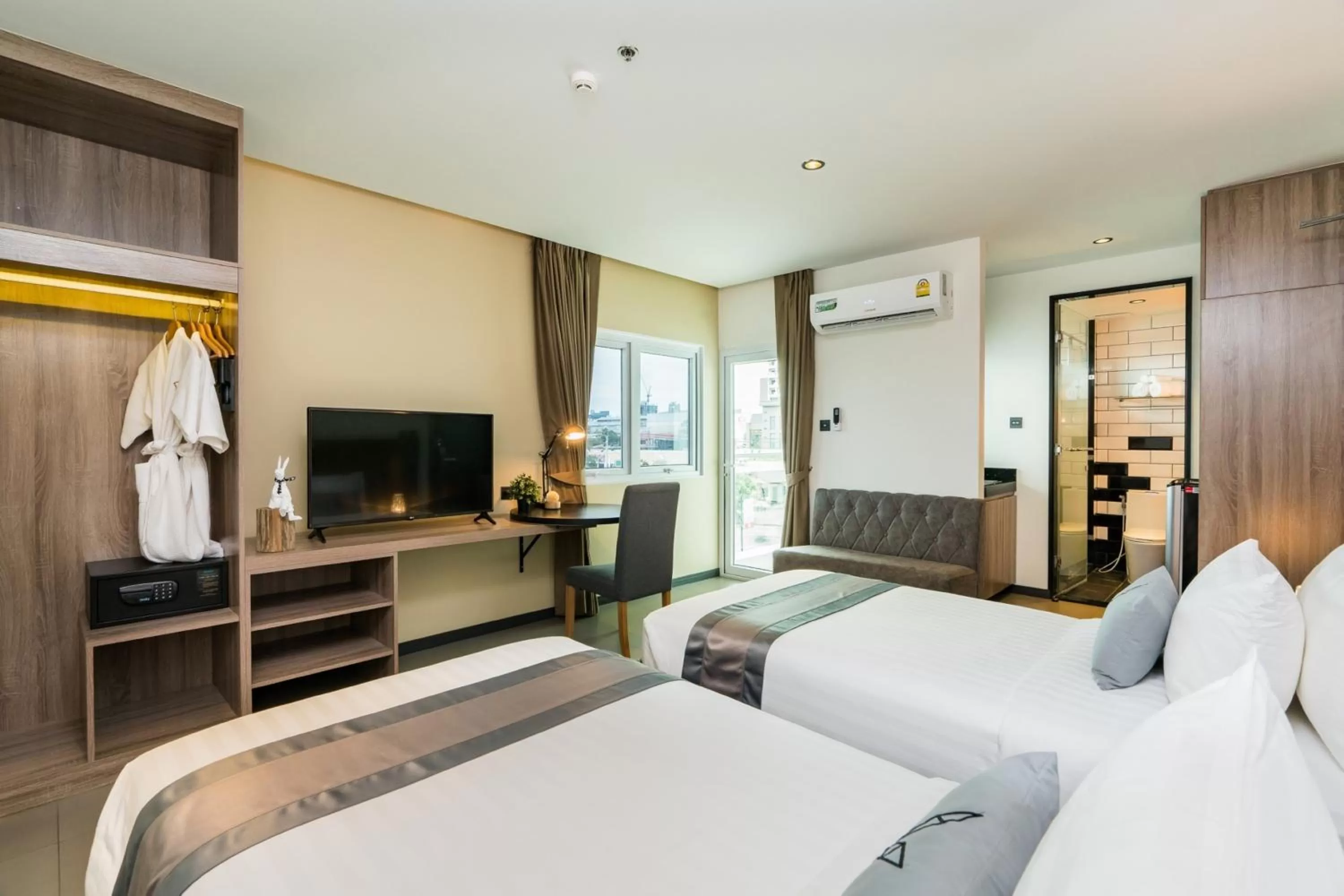 Bed in SureStay Plus by Best Western T Pattaya