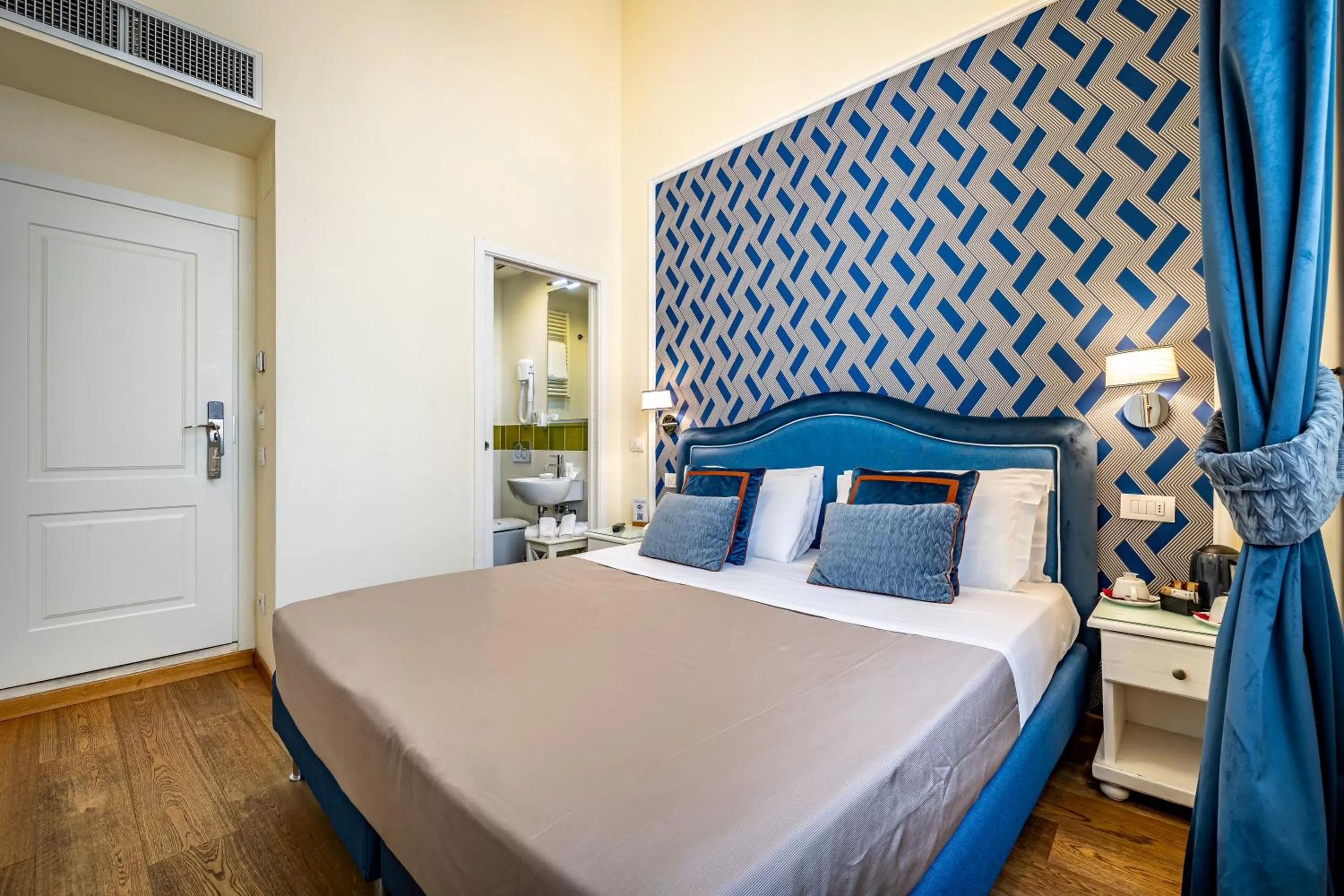 Bedroom, Bed in Hotel La Scaletta al Ponte Vecchio