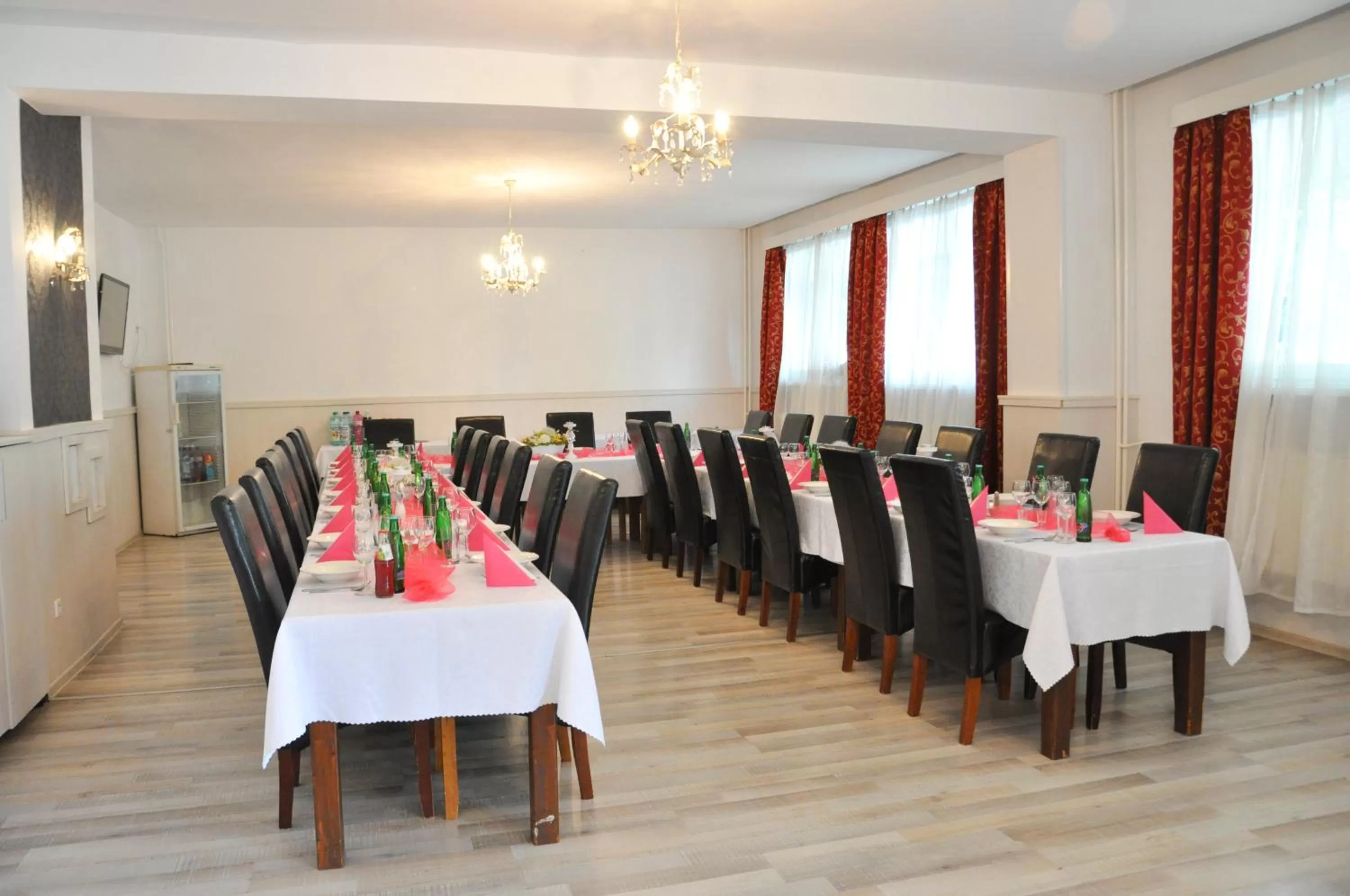 Meeting/conference room, Restaurant/Places to Eat in Hotel Garni