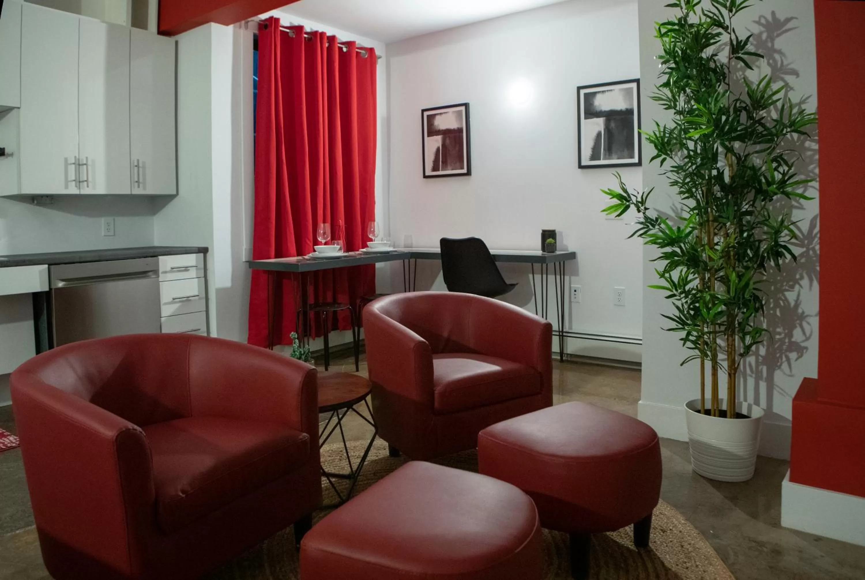 Cameo Hotel and Suites