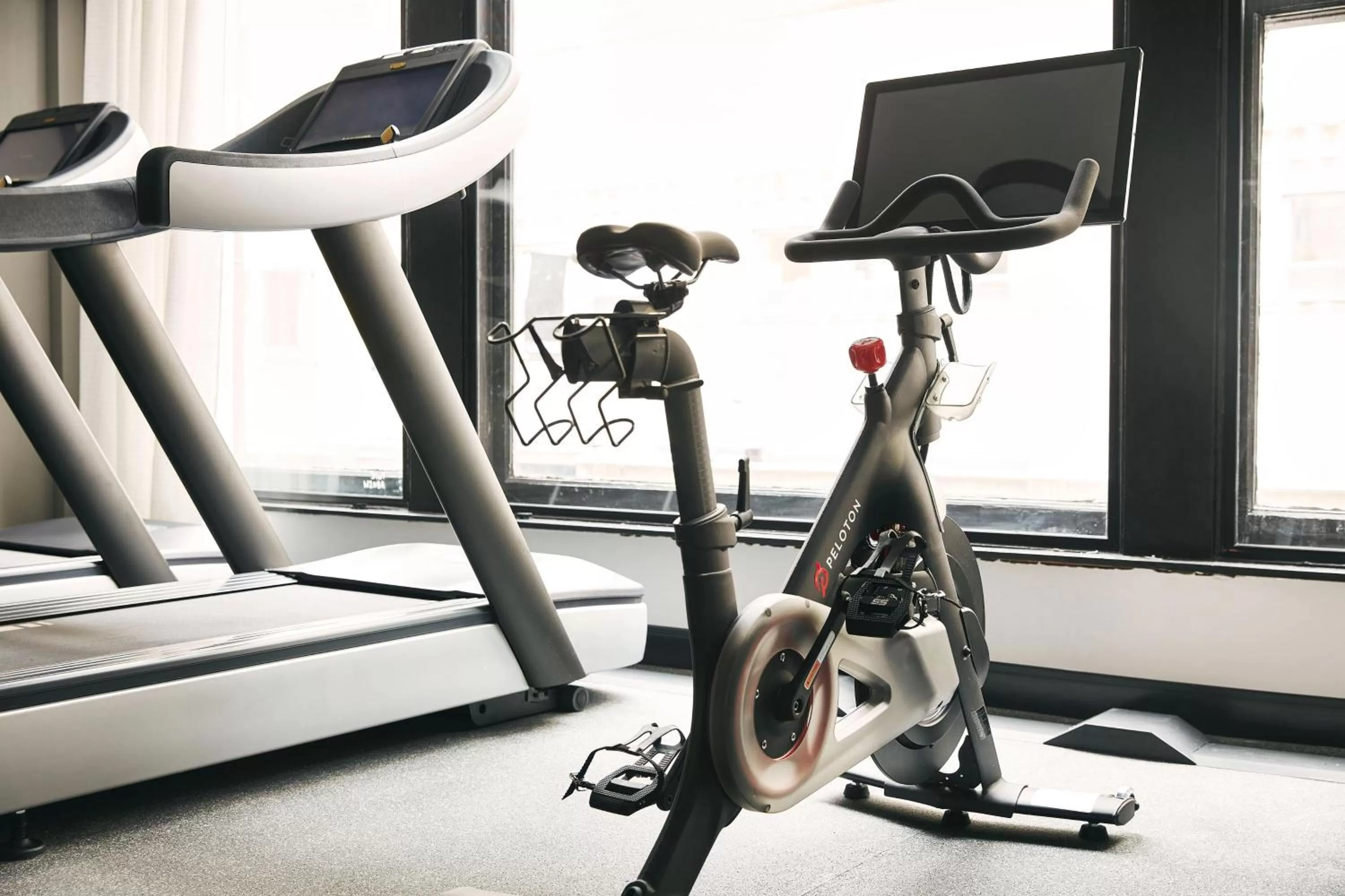 Fitness centre/facilities in Kinley Cincinnati Downtown, a Tribute Portfolio Hotel