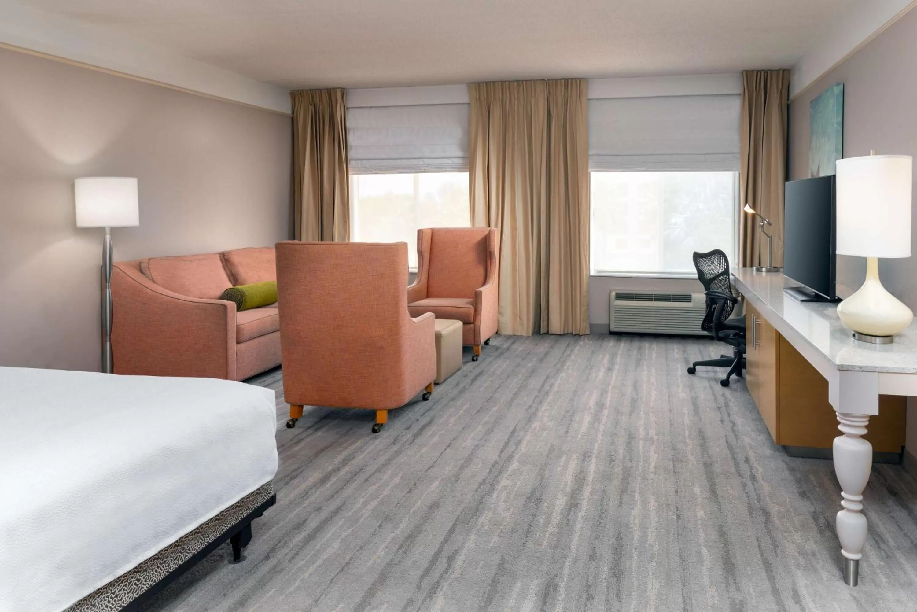 Living room, Bed in Hilton Garden Inn Ft. Lauderdale SW/Miramar