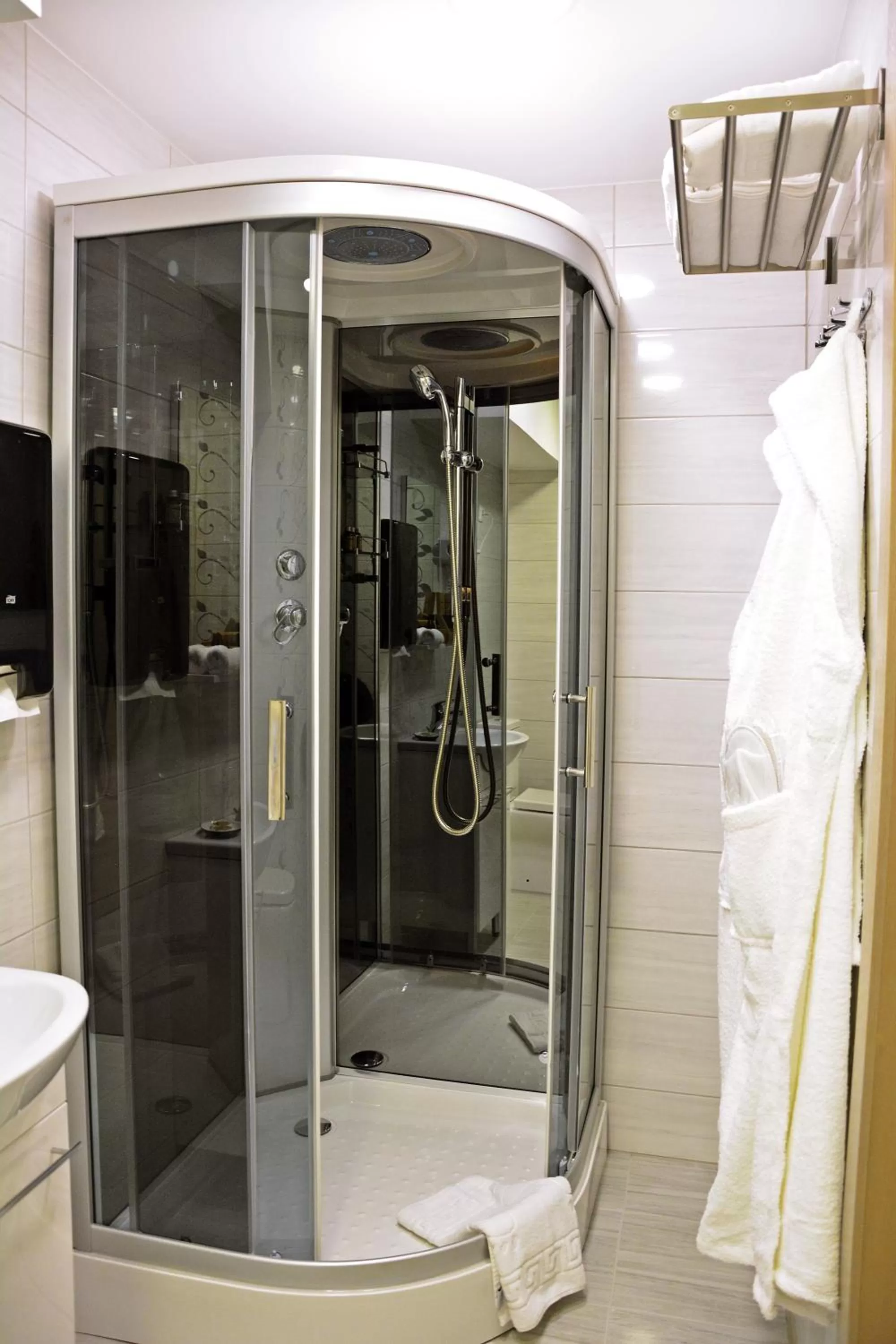 Shower in Pasažo namai B&B