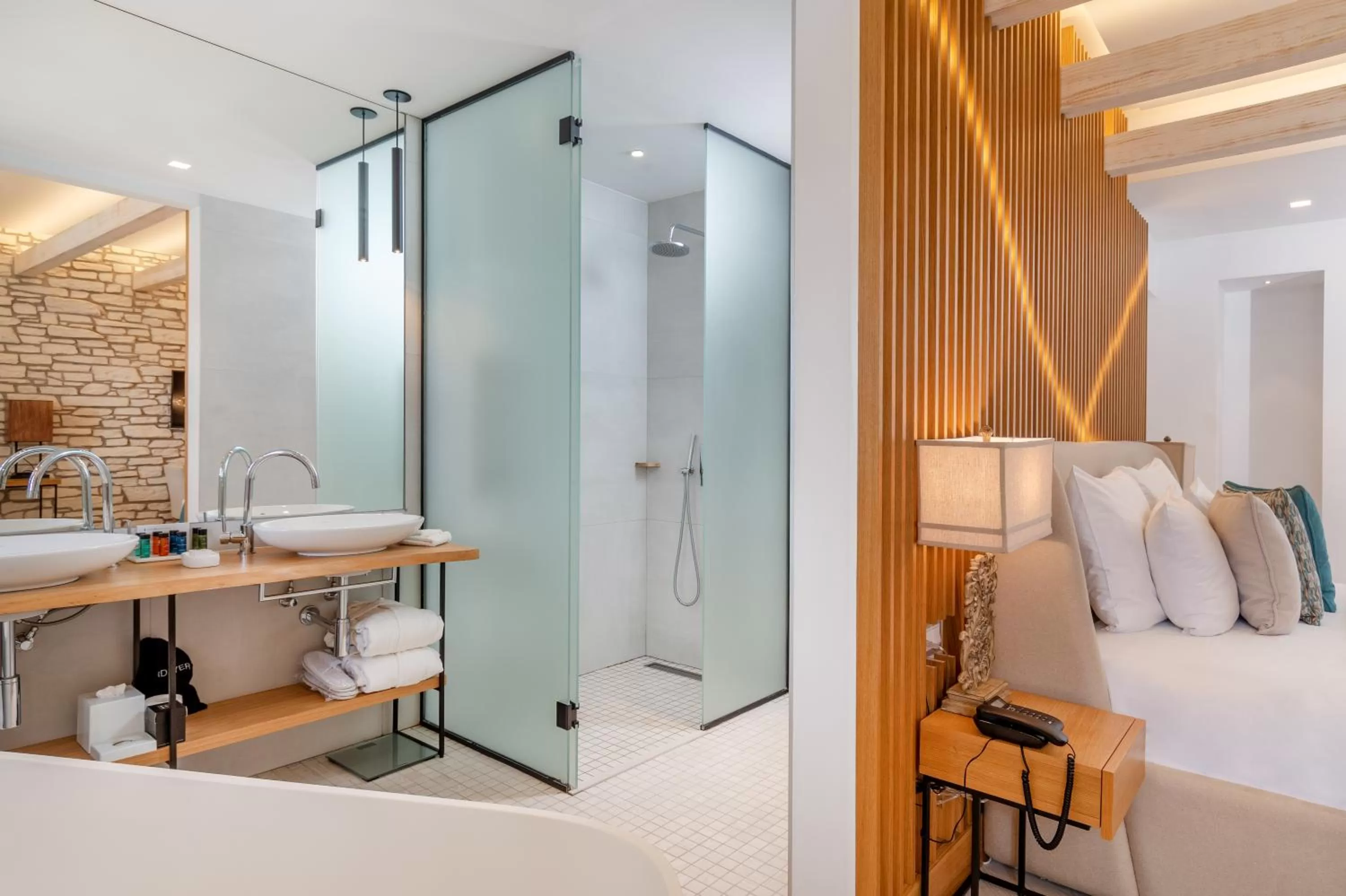 Bathroom, Bed in Lazure Hotel & Marina