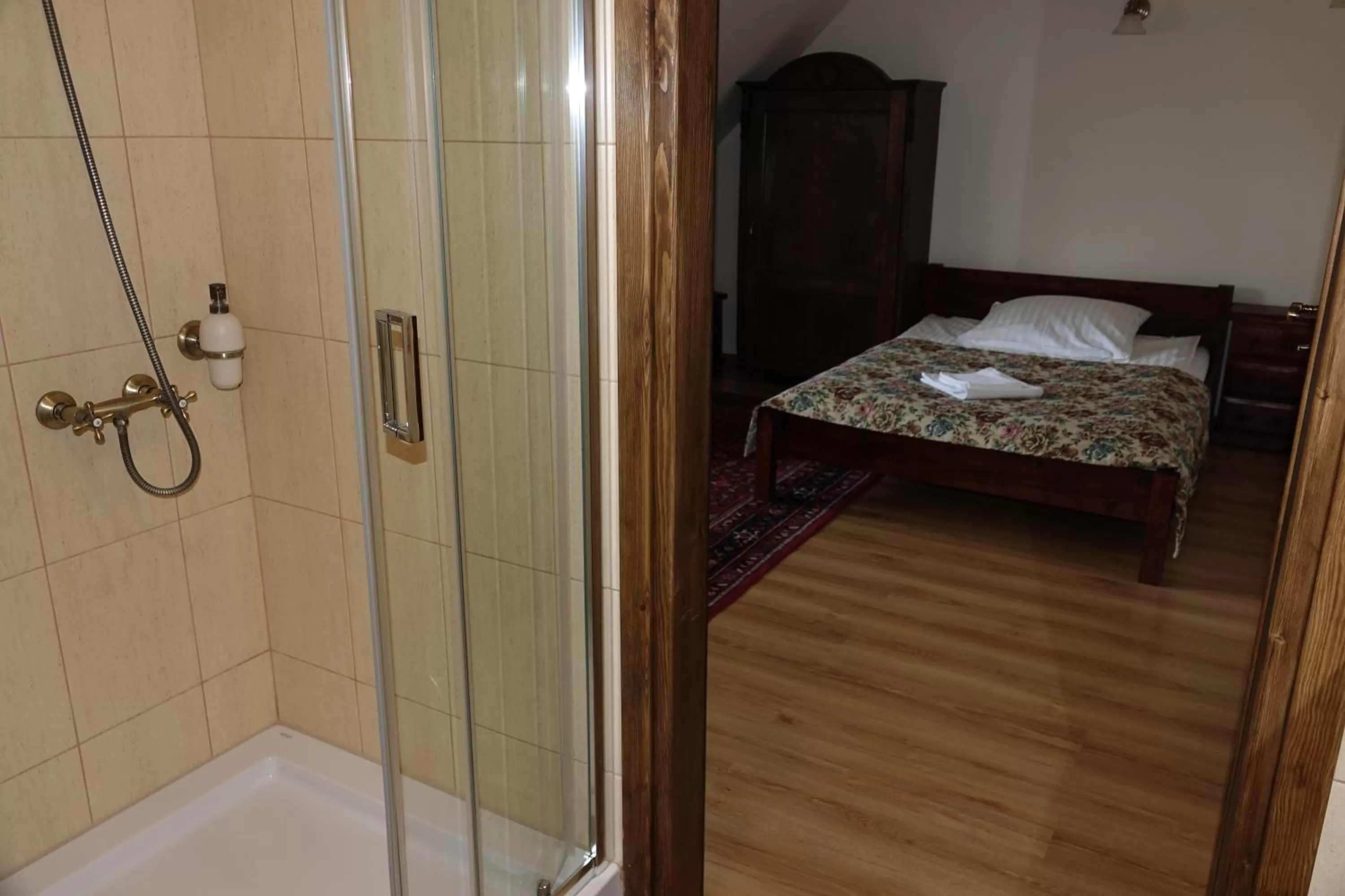 Bathroom in Gościniec Dworski w Ropie