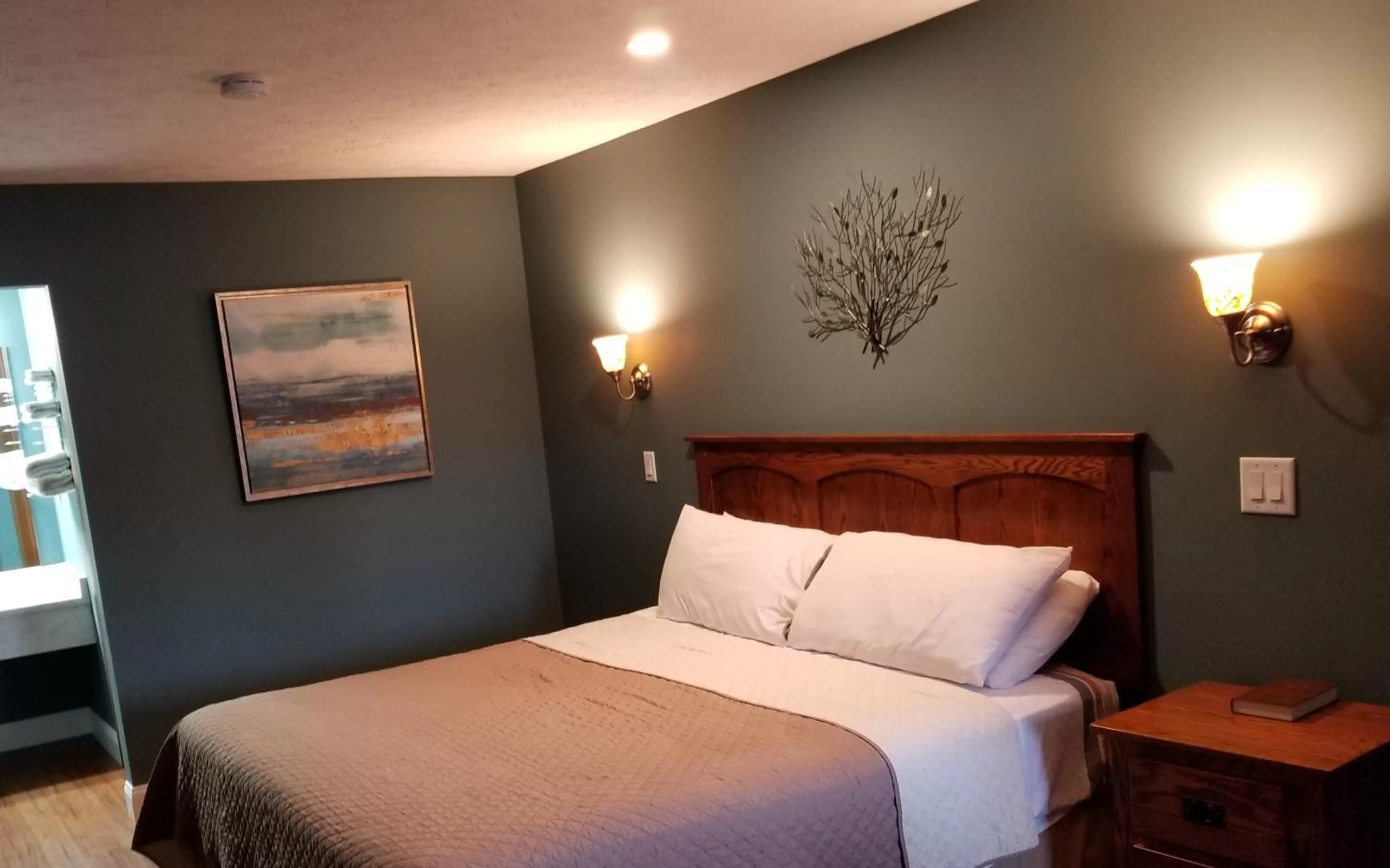 Bed in Brown's Motel