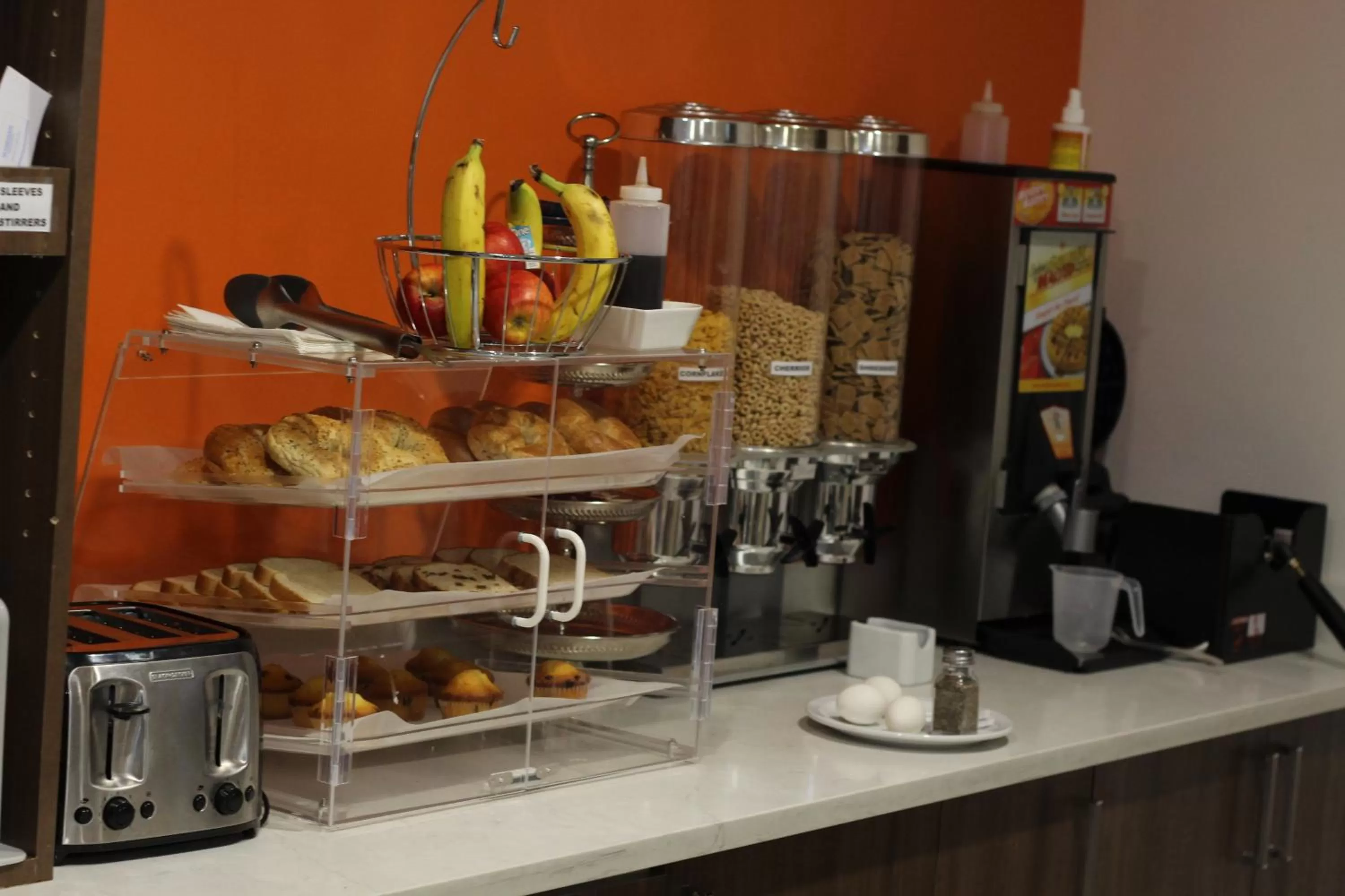 Coffee/tea facilities in Howard Johnson by Wyndham Downtown Kamloops