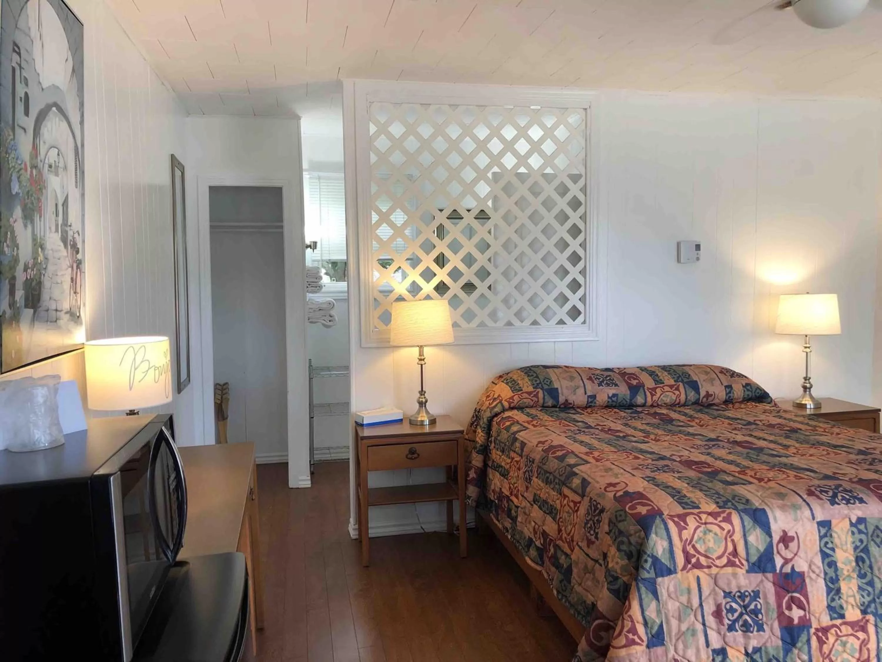 Photo of the whole room in Lakelawn B&B and Motel