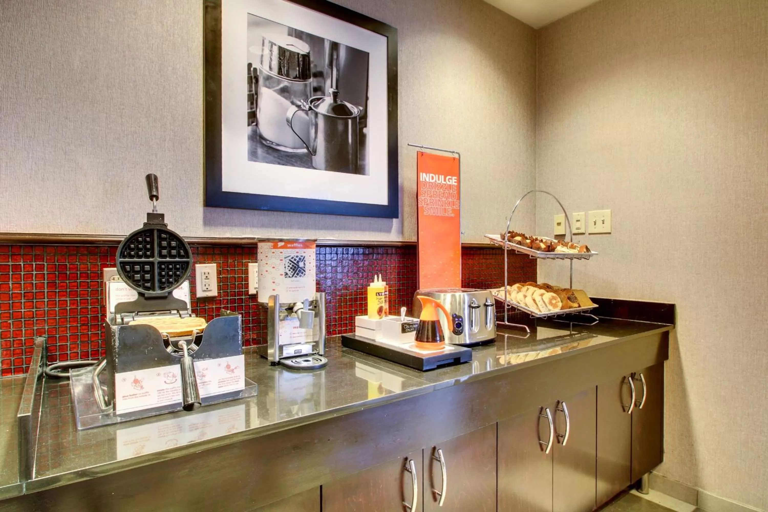 Dining area in Hampton Inn Birmingham/Leeds