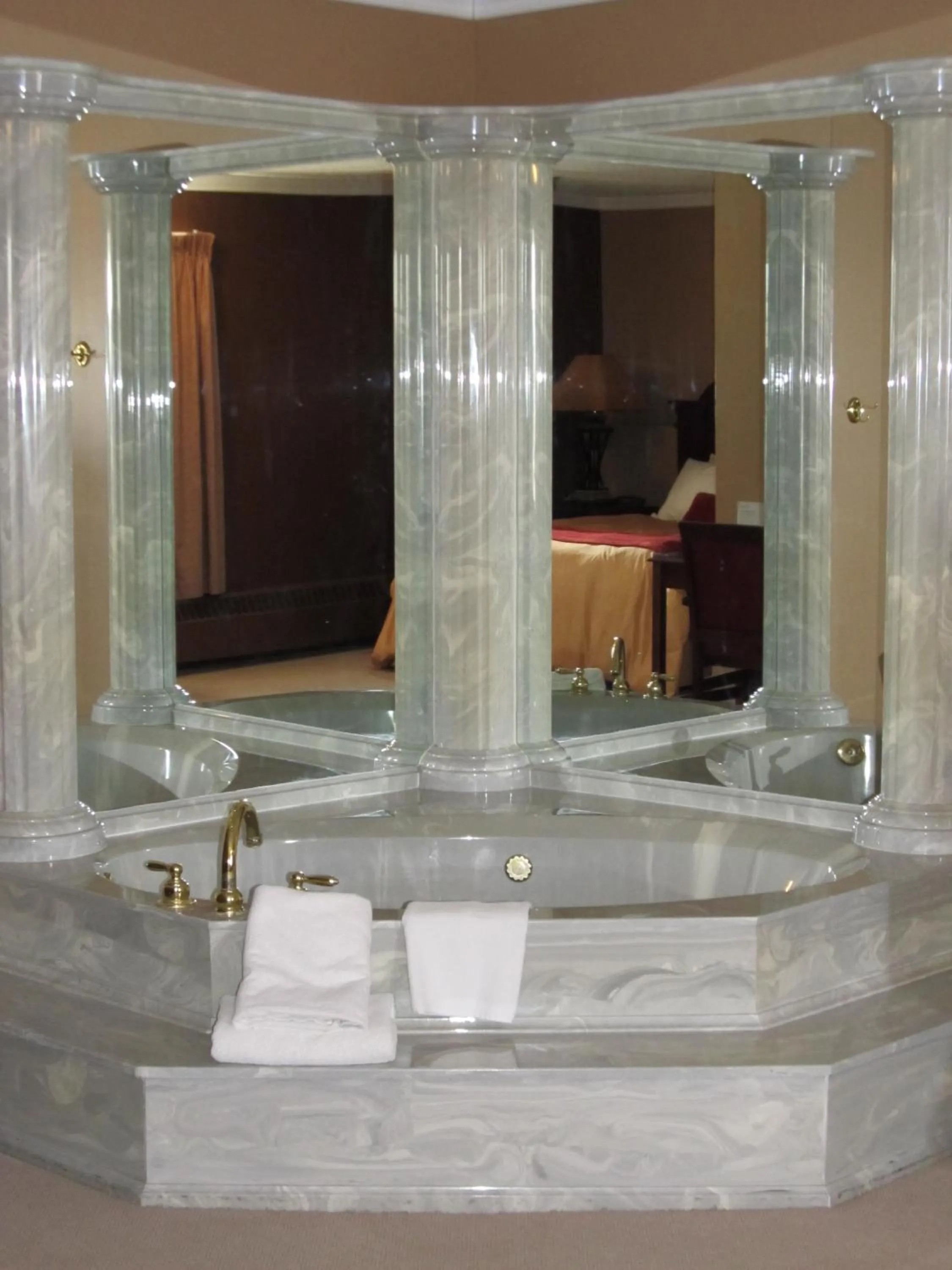 Hot Tub in South Hill Lodge