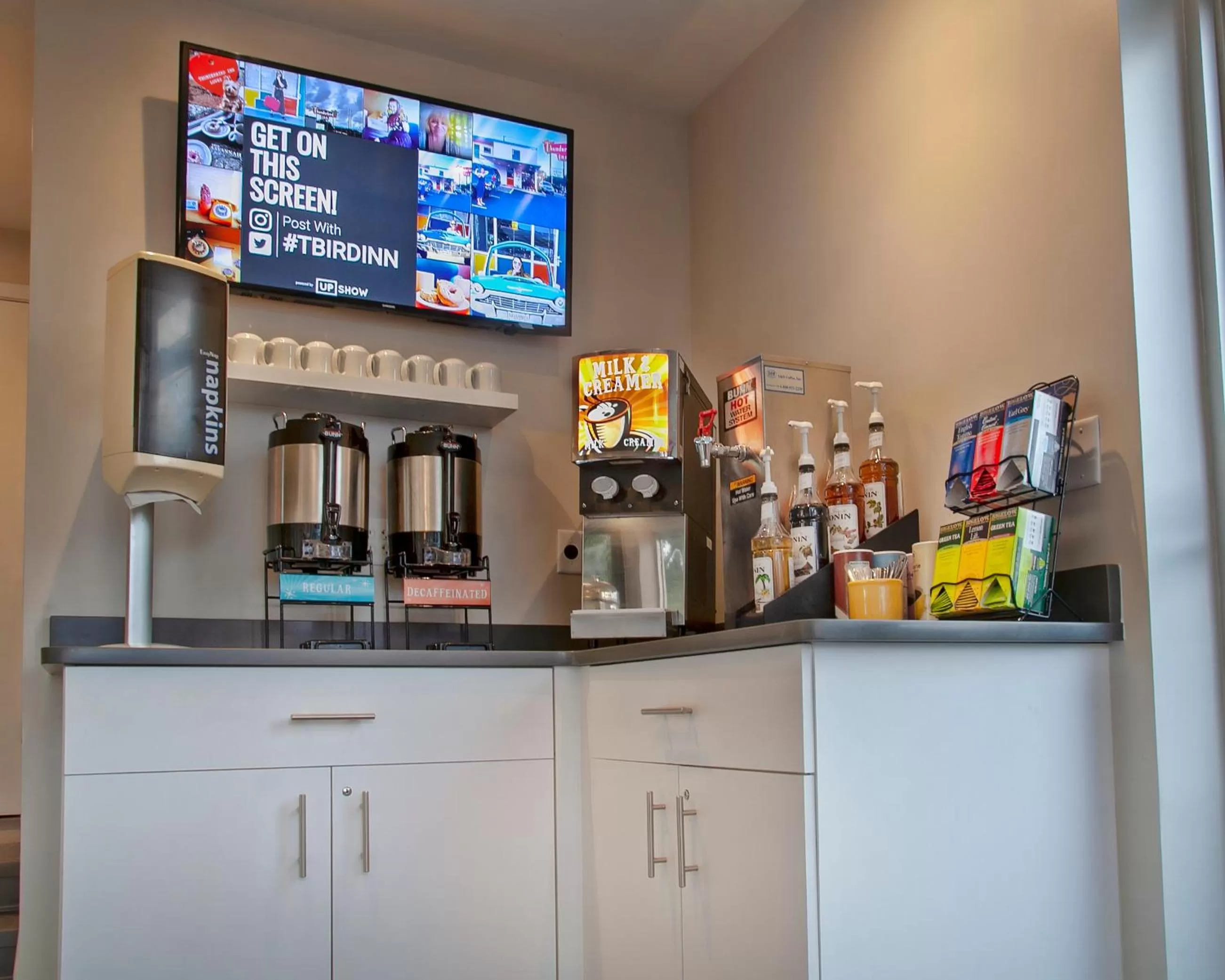 Lobby or reception in The Thunderbird Inn