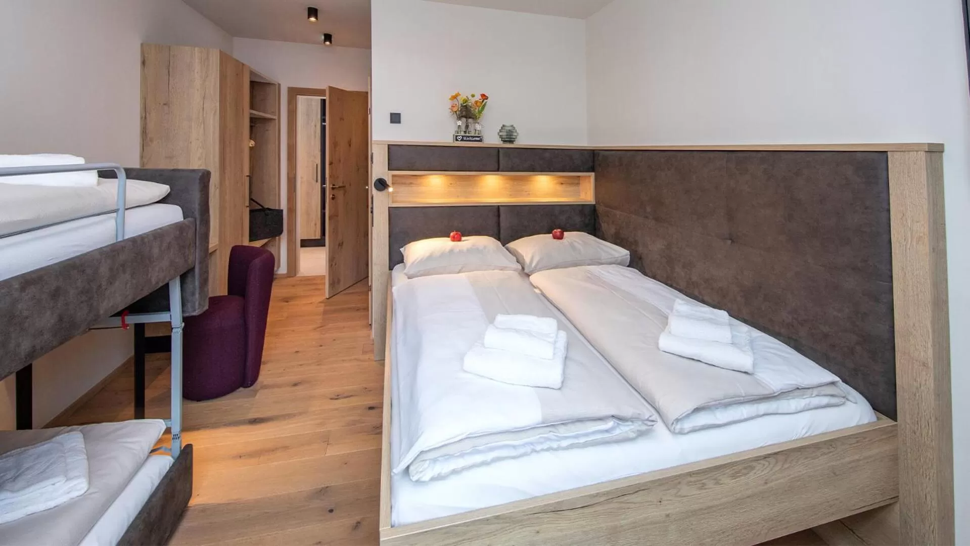 Bedroom, Bed in Emma Deluxe Aparthotel direkt beim Skibus