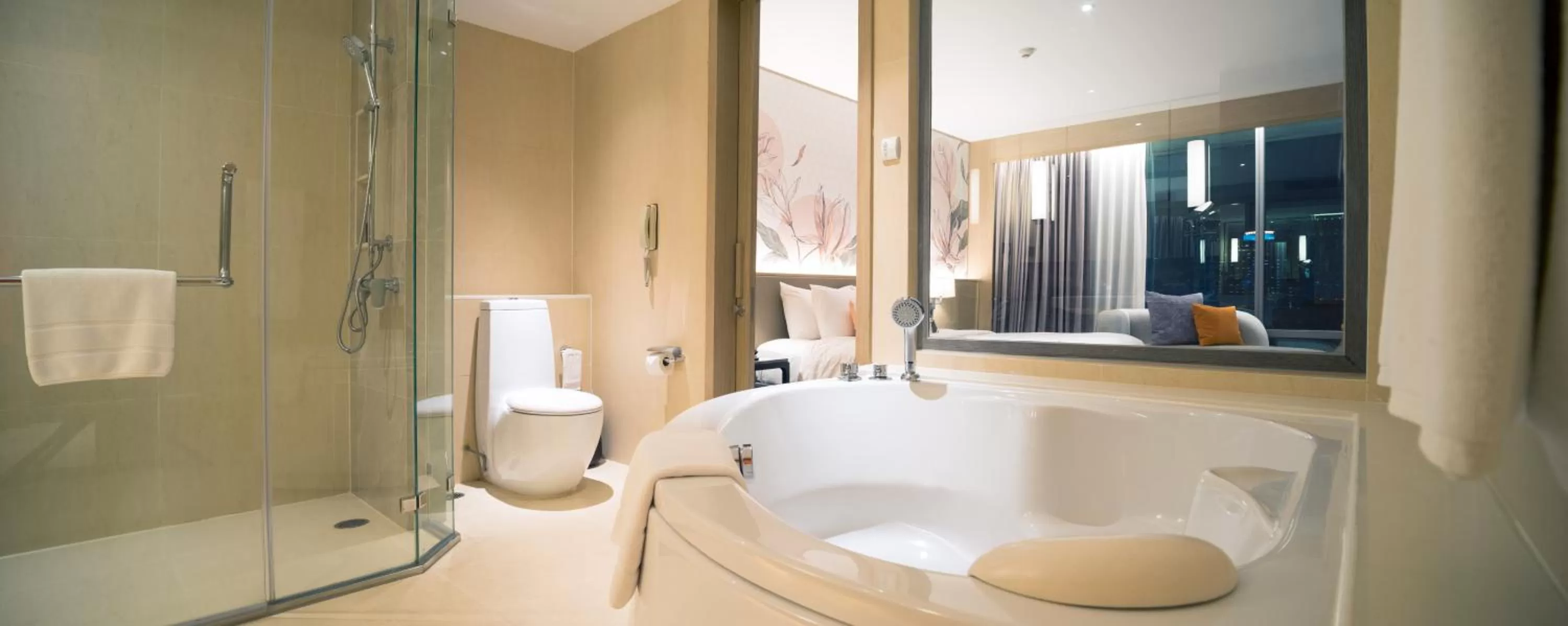 Shower in Sivatel Bangkok Hotel