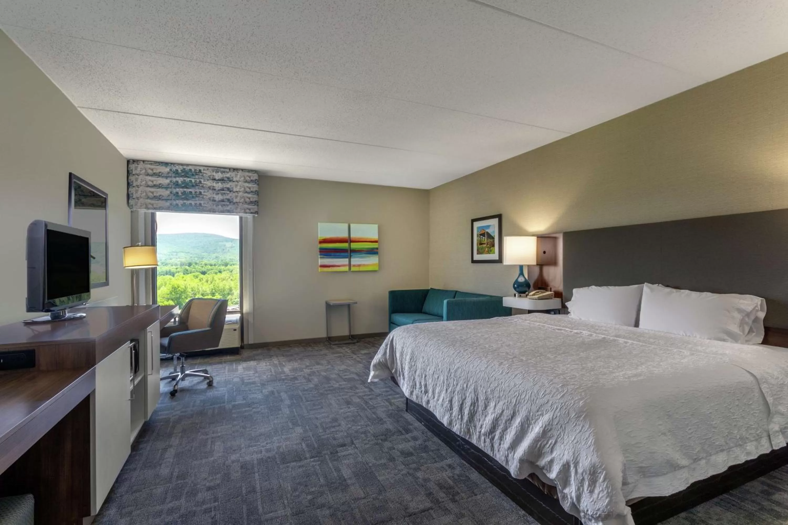 Bedroom, Bed in Hampton Inn Bedford