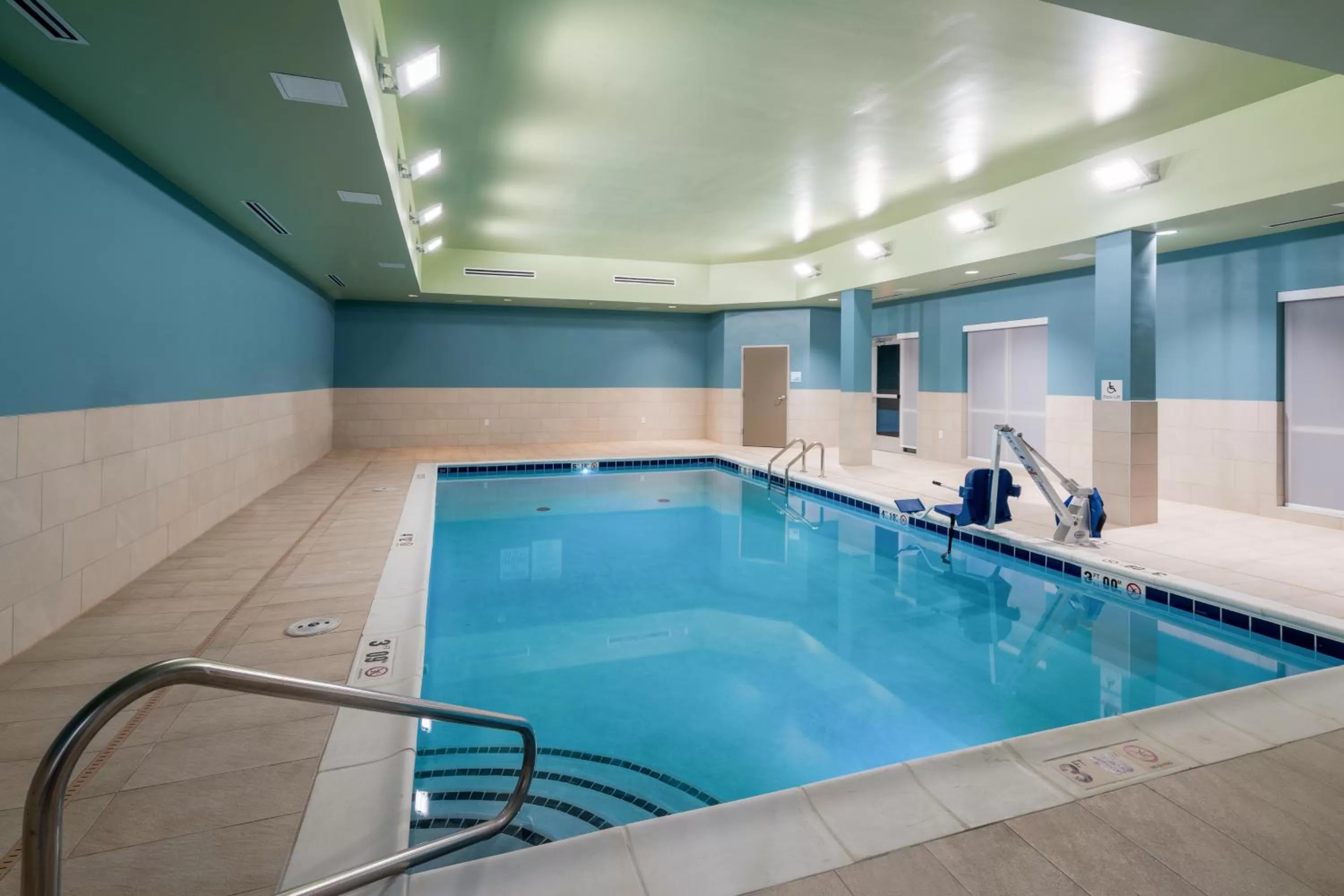 Swimming pool in Holiday Inn Express & Suites - St Peters by IHG