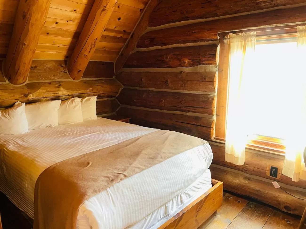 Bed in Drummond Island Resort