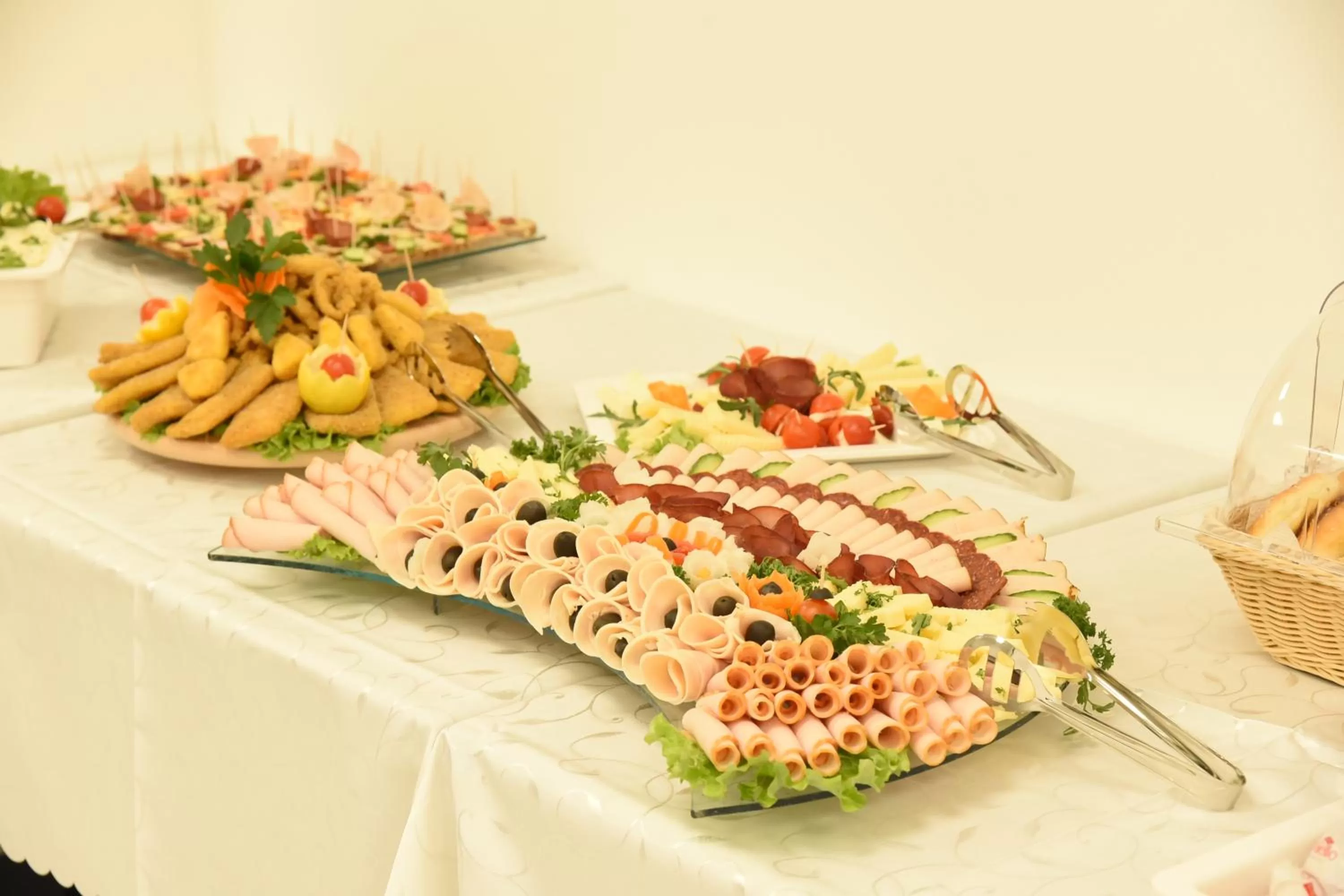 Food and drinks, Food in Hotel DOA