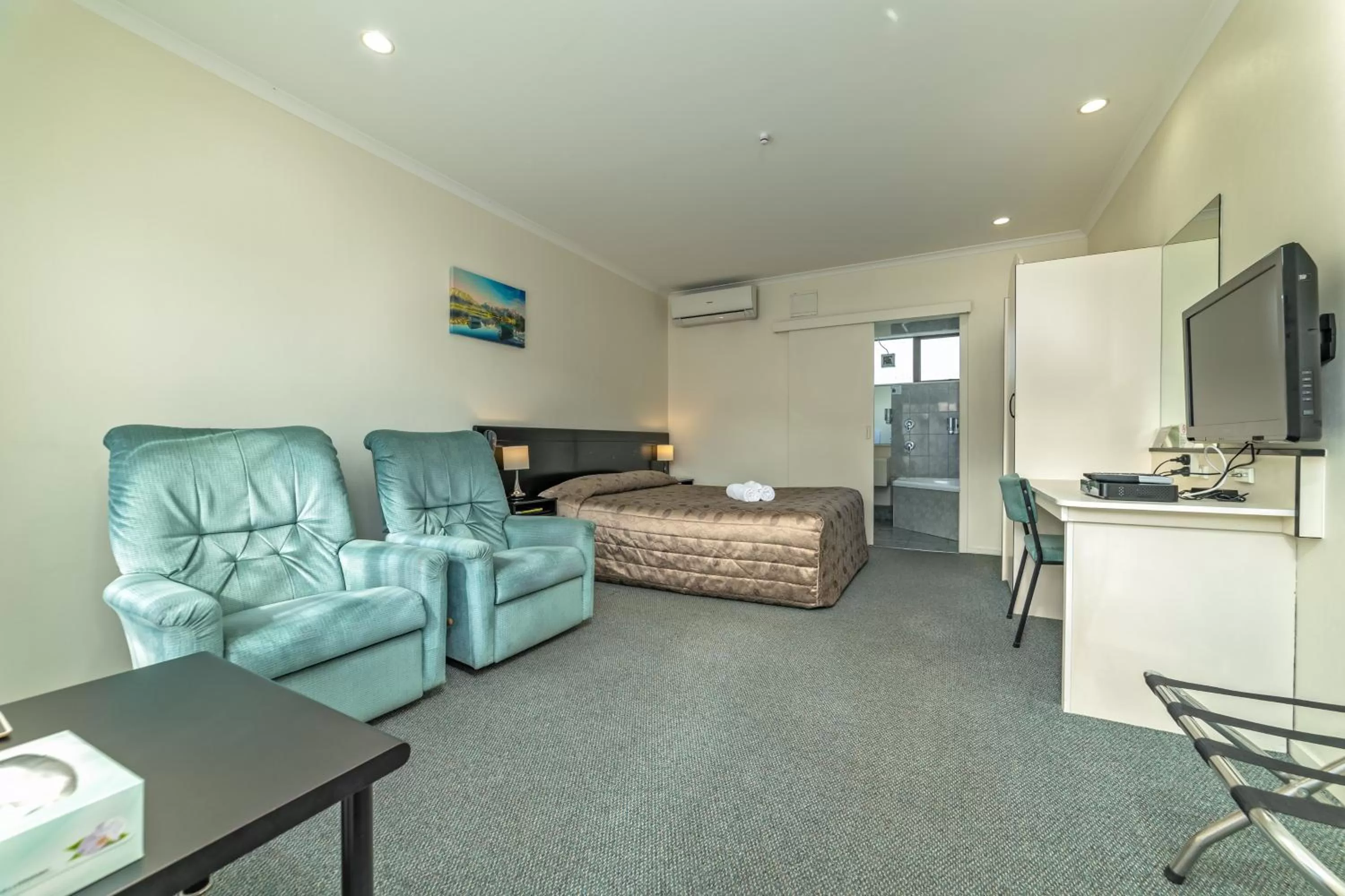 Photo of the whole room in Legends Motel