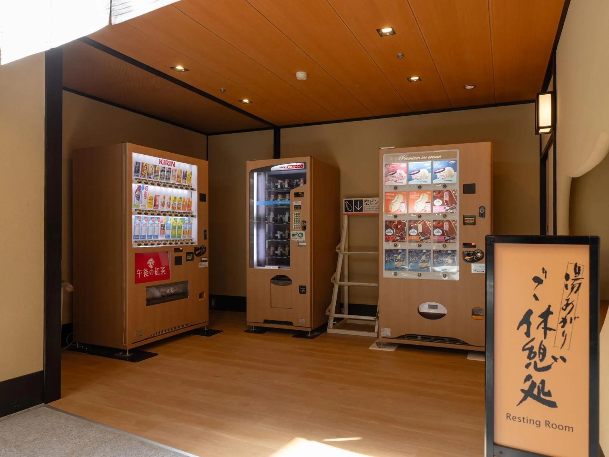 vending machine in APA Hotel & Resort Kaga Katayamazu Onsen Kasuikyo