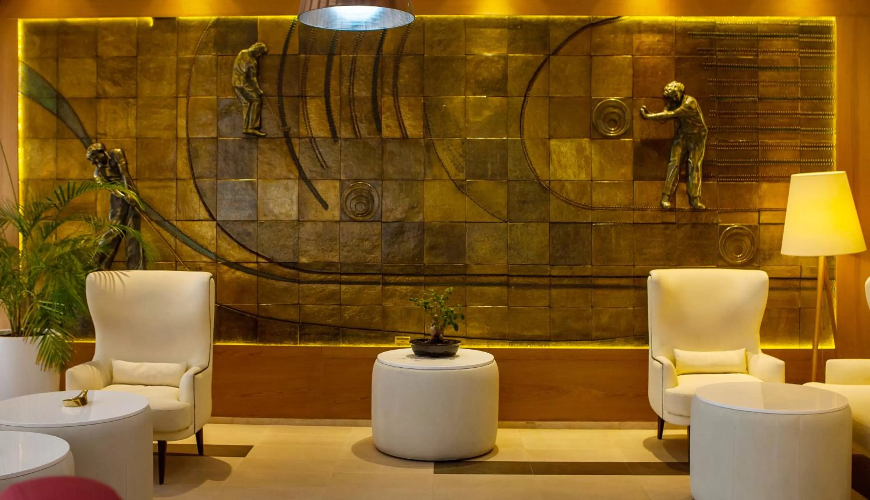 Communal lounge/ TV room in Golf Royal Hotel