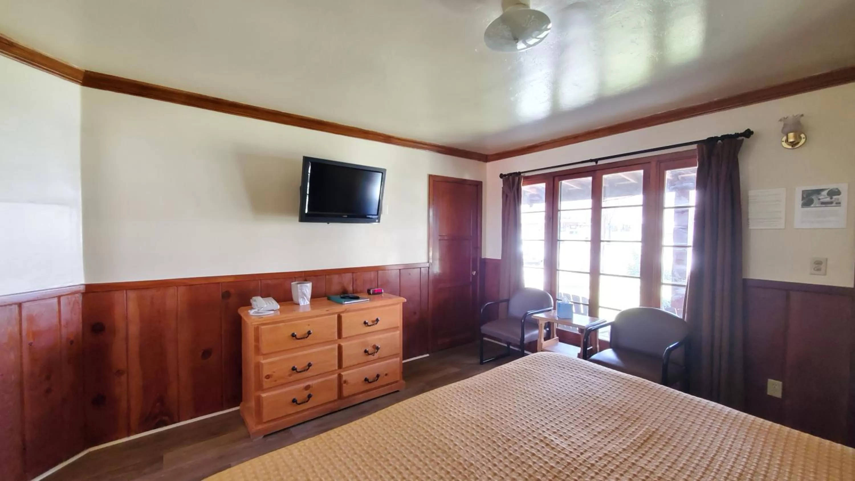 Bed in Kernville Inn