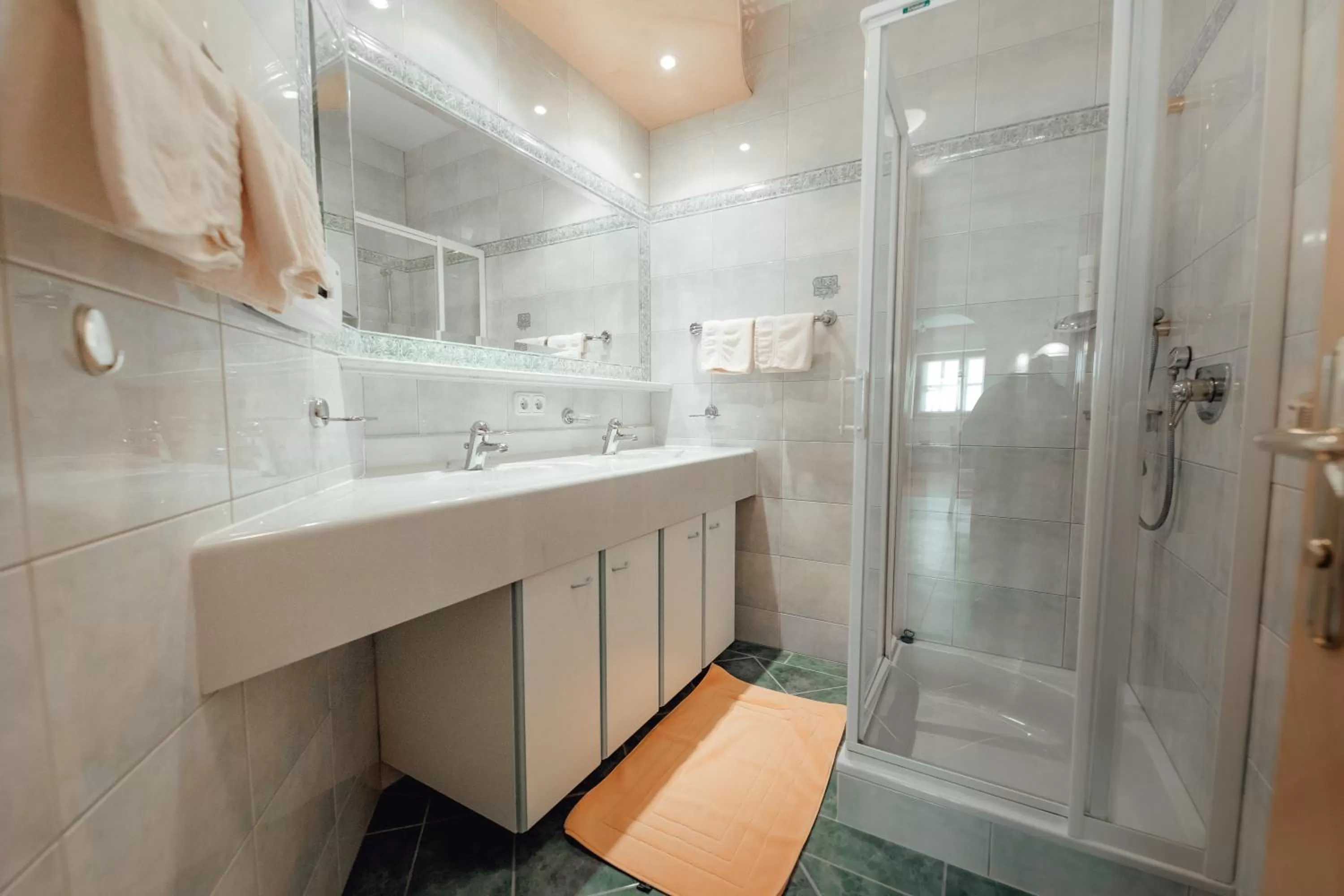 Bathroom in Dandler - Zimmer und Ferienwohnungen