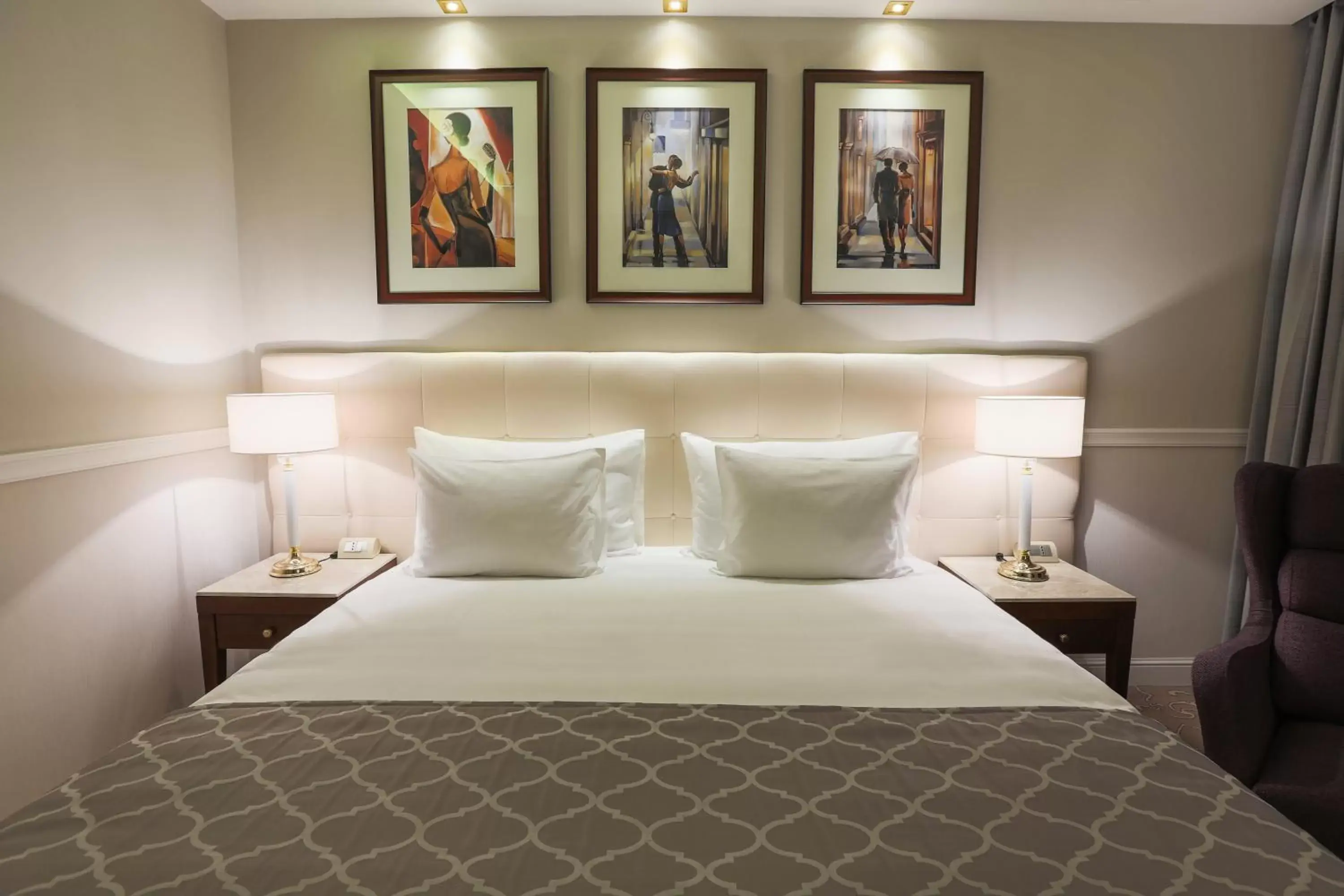 Deluxe Double in Hotel International Iasi Deluxe Double in Hotel International Iasi