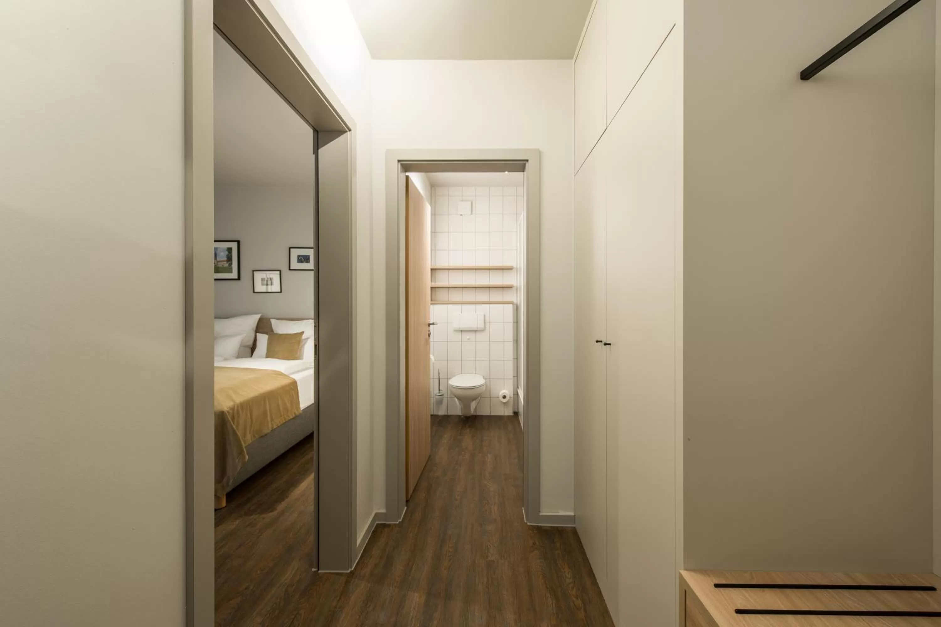 Bathroom, Bed in stattHotel Weimar