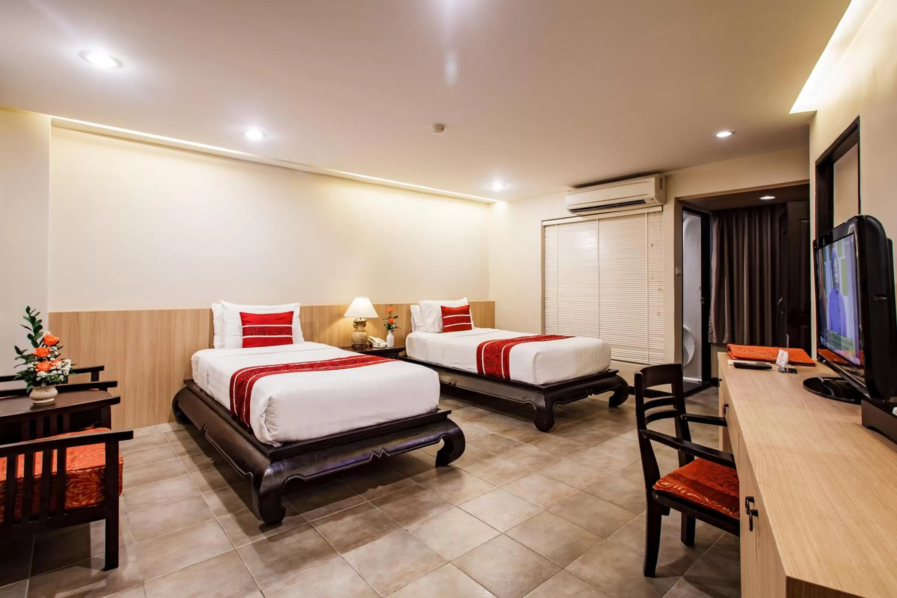 Bed in Raming Lodge Hotel