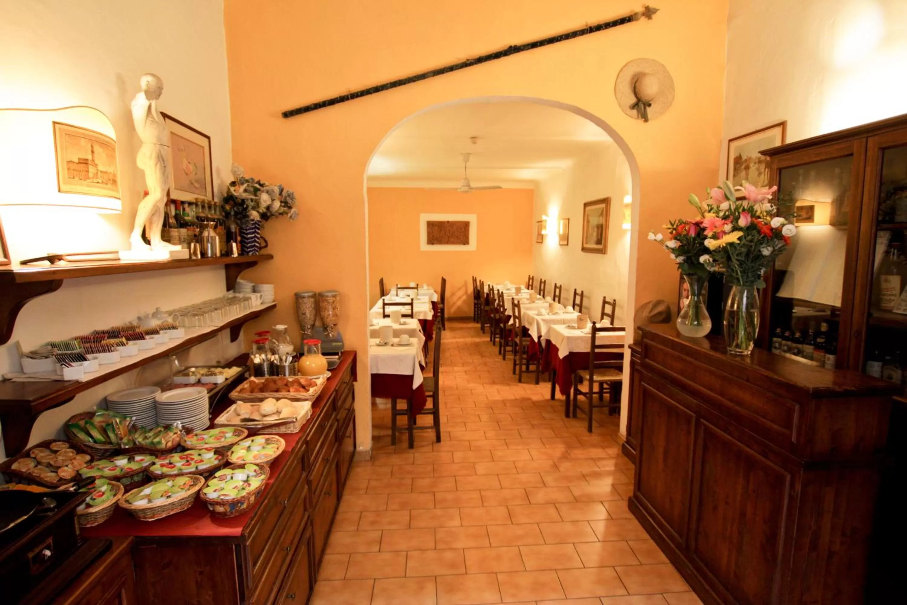 Restaurant/places to eat in Hotel Nizza