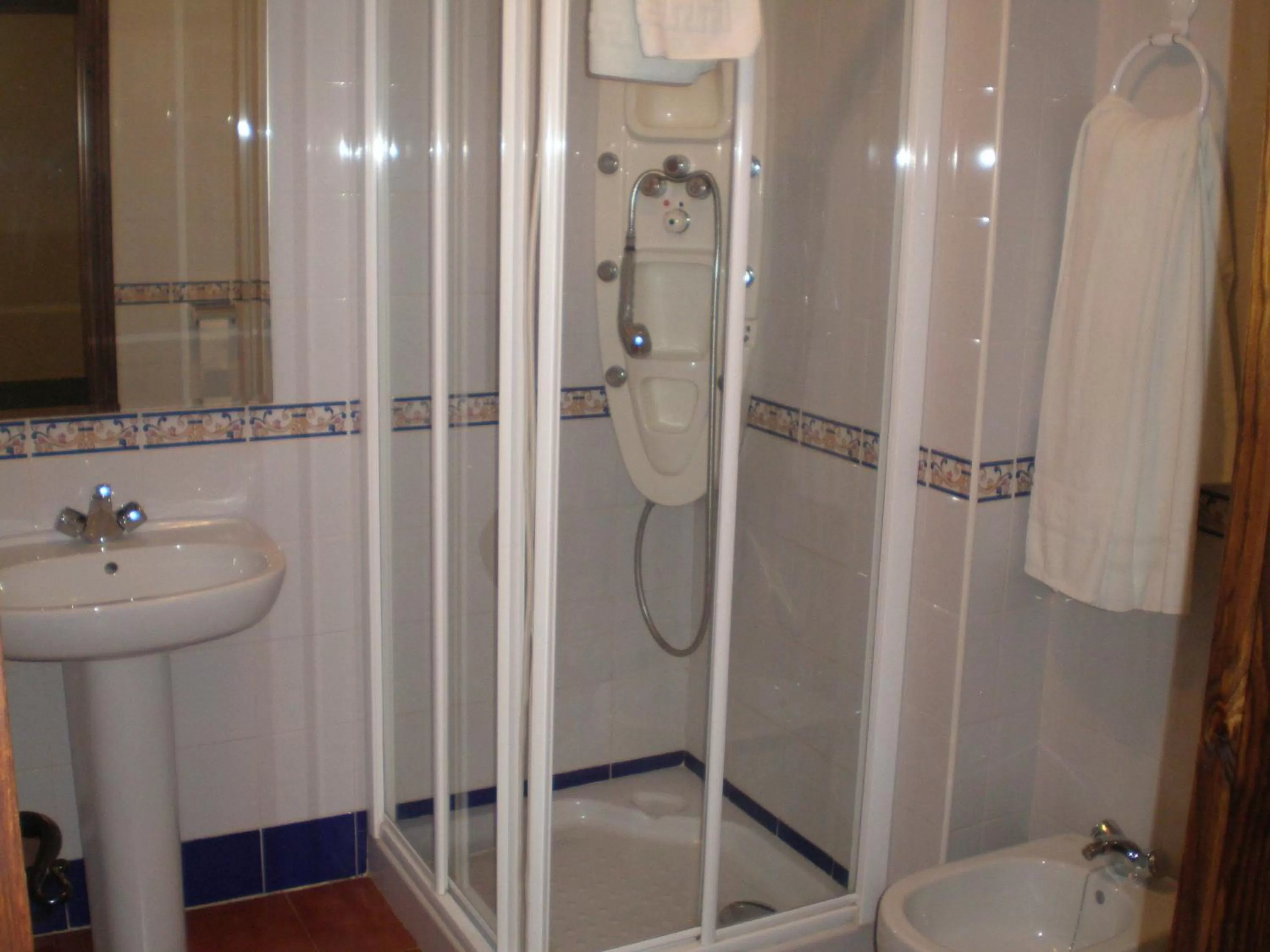 Bathroom in Hotel La Yedra