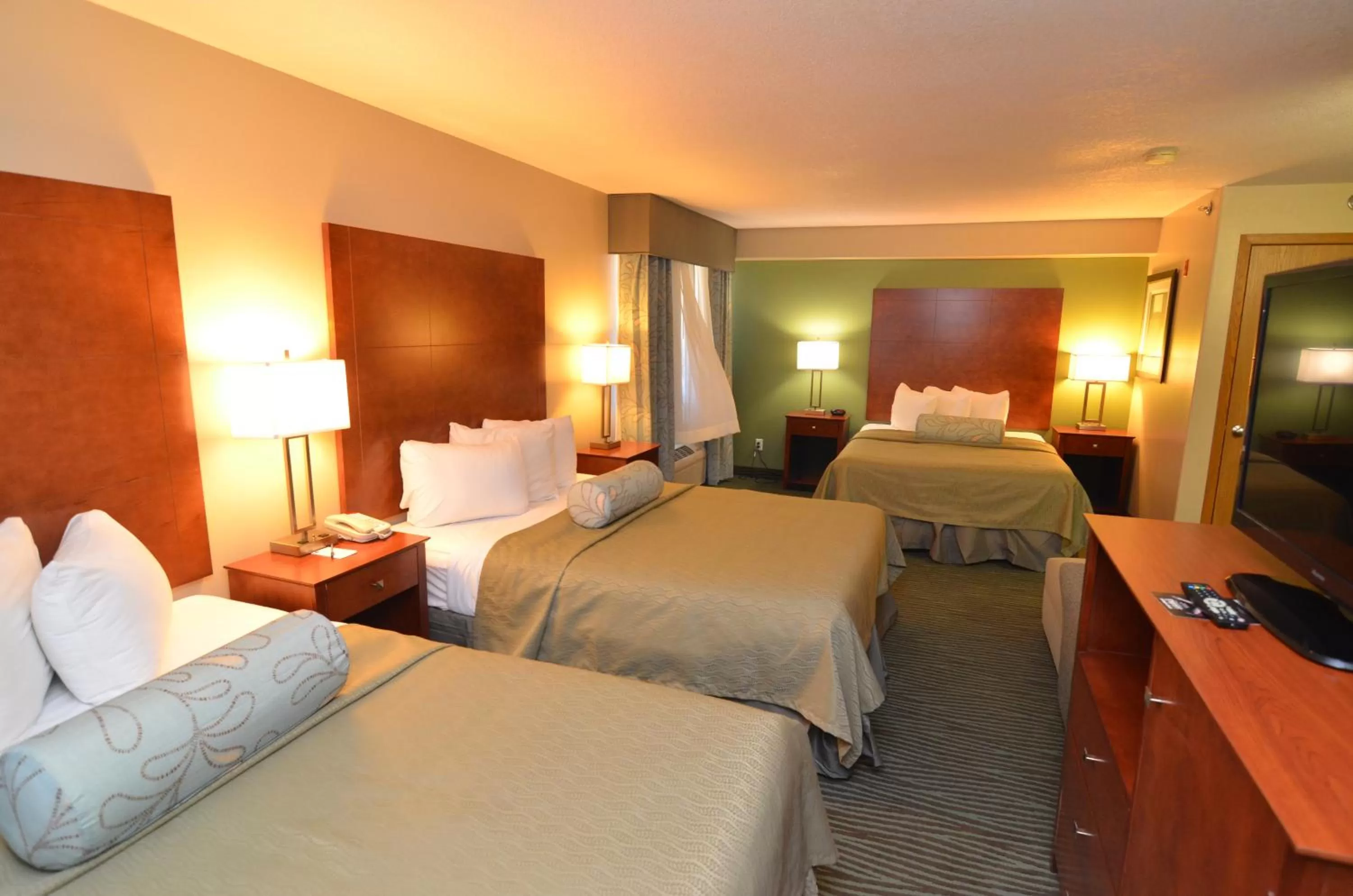 Bedroom, Bed in AmericInn by Wyndham Des Moines Airport