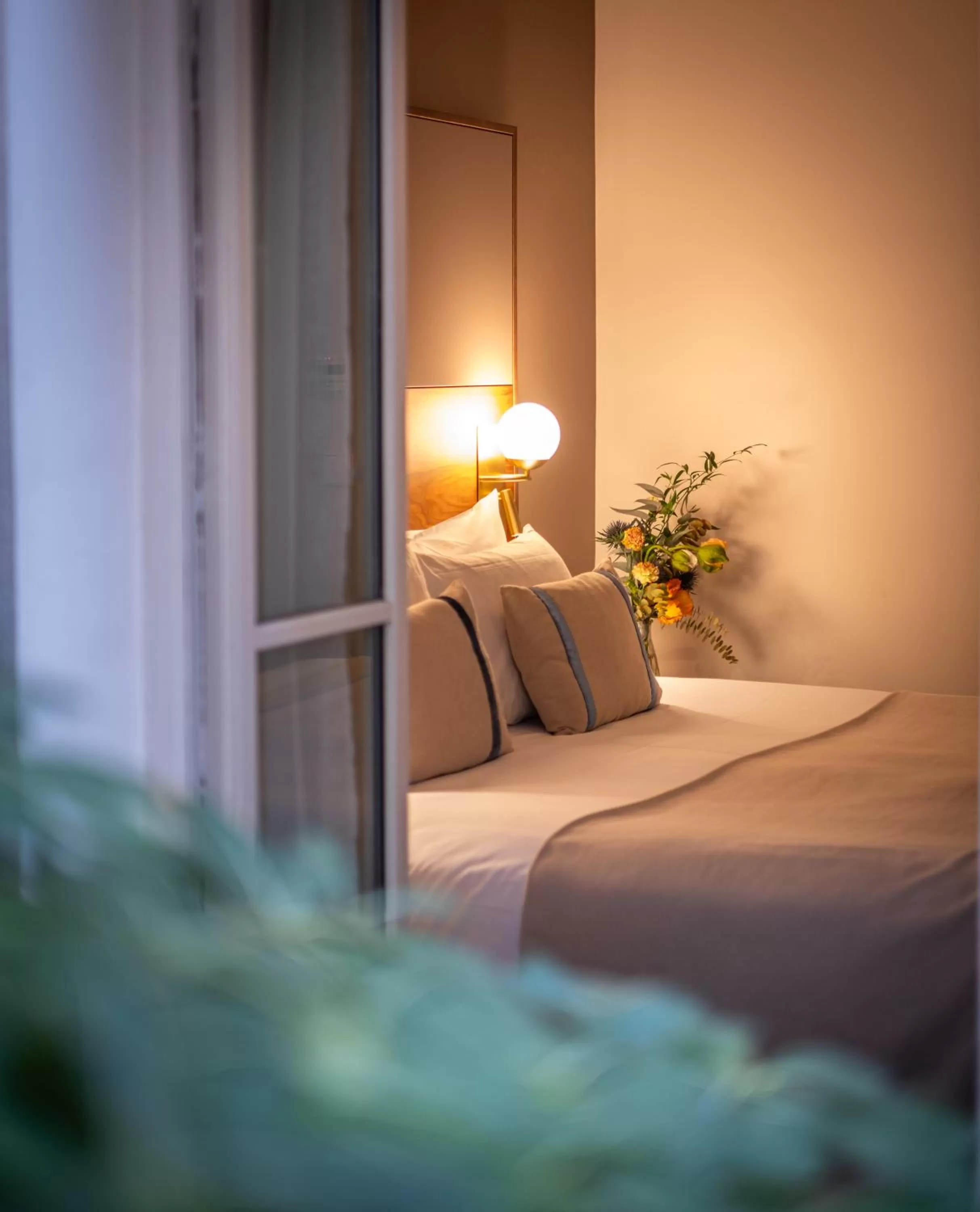 Bedroom, Bed in Hôtel Le Tourville by Inwood Hotels