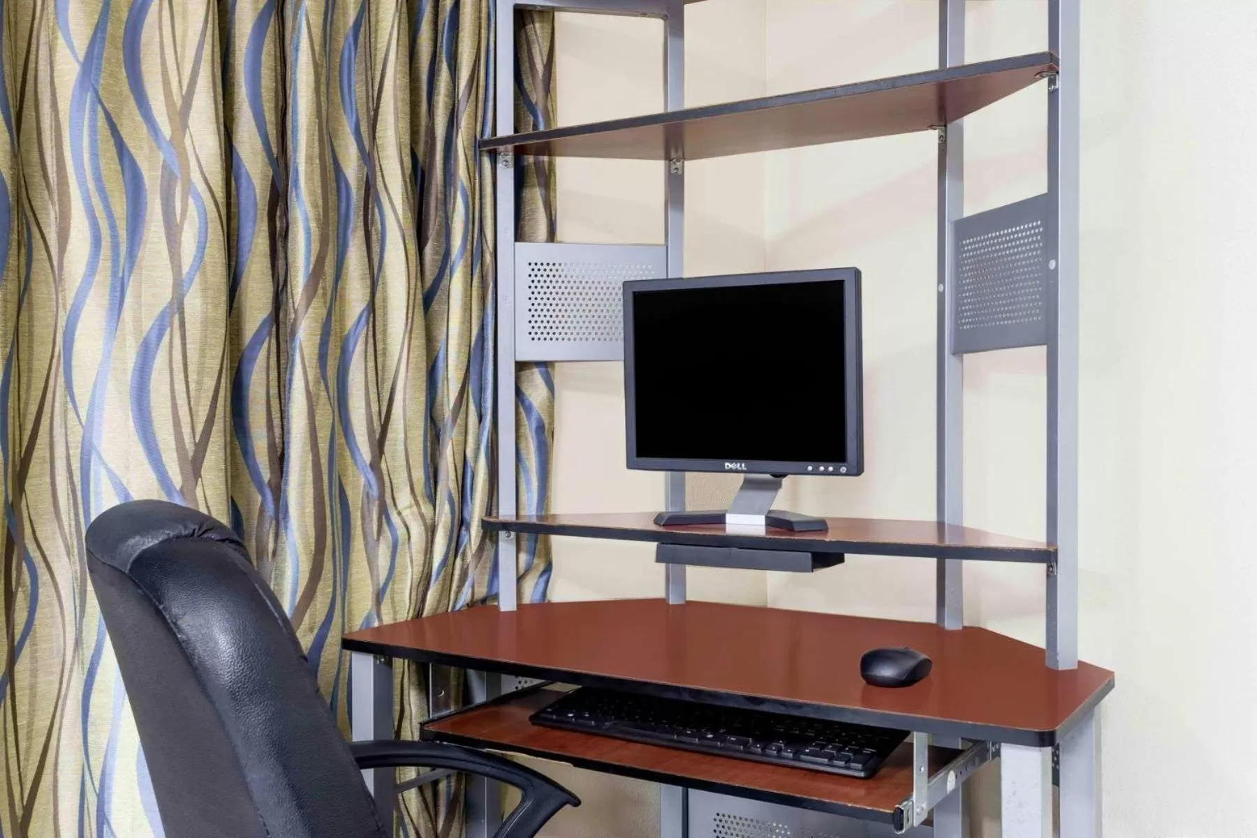 Business facilities in Howard Johnson by Wyndham Savannah GA