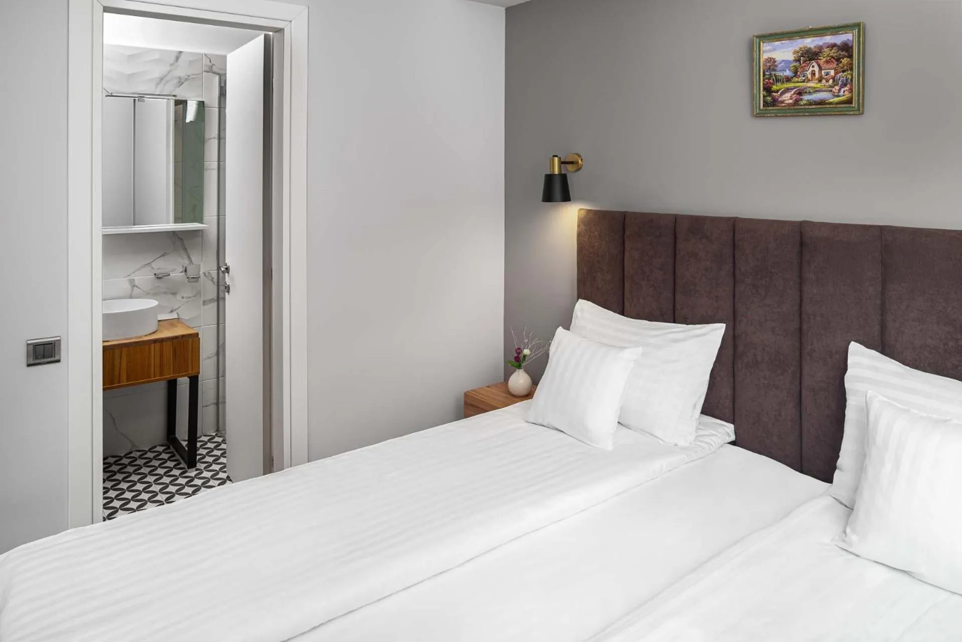 Bed in Labirint Boutique Hotel - Central Location